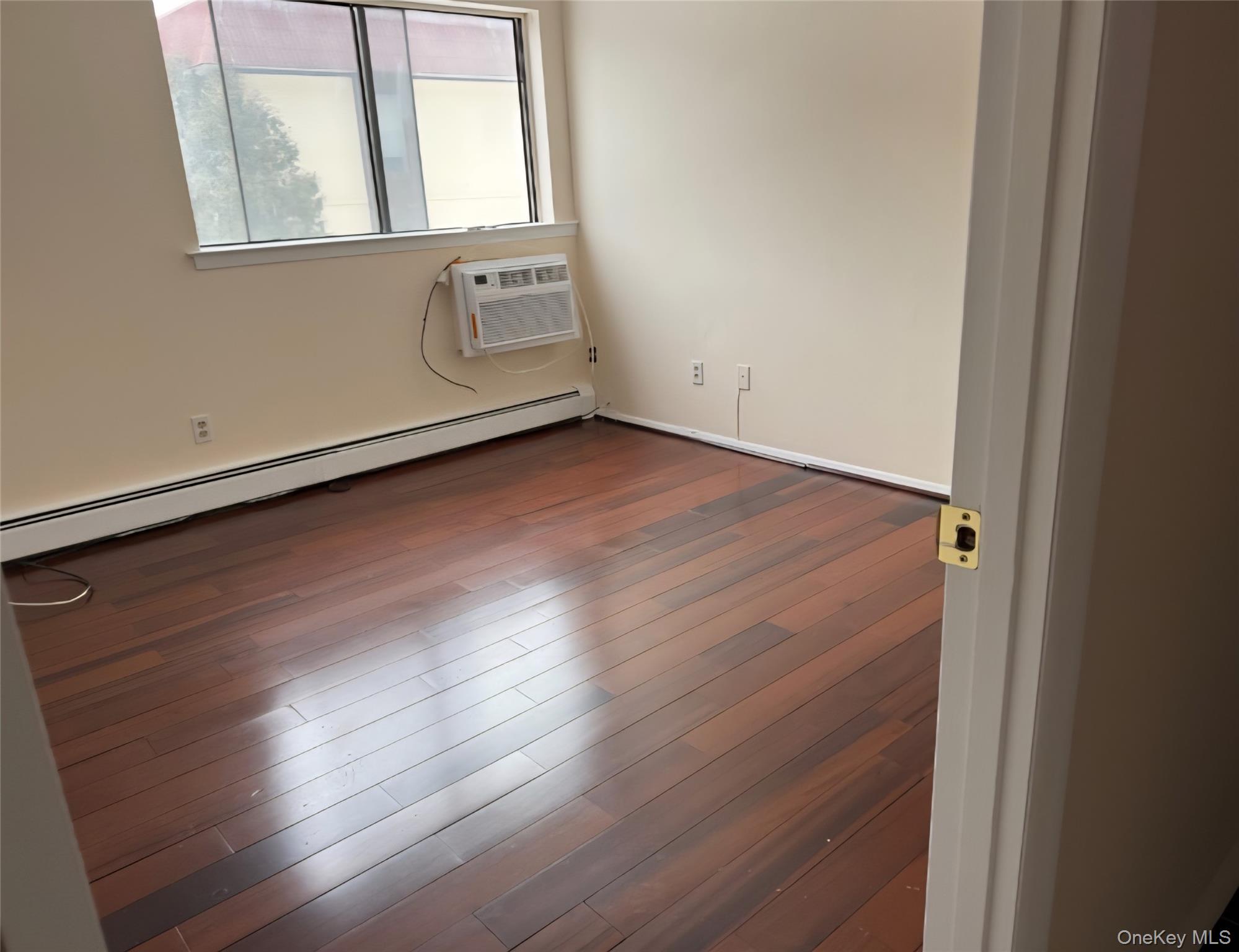 #12 photo, 15 Granada Crescent, White Plains , NY 10603