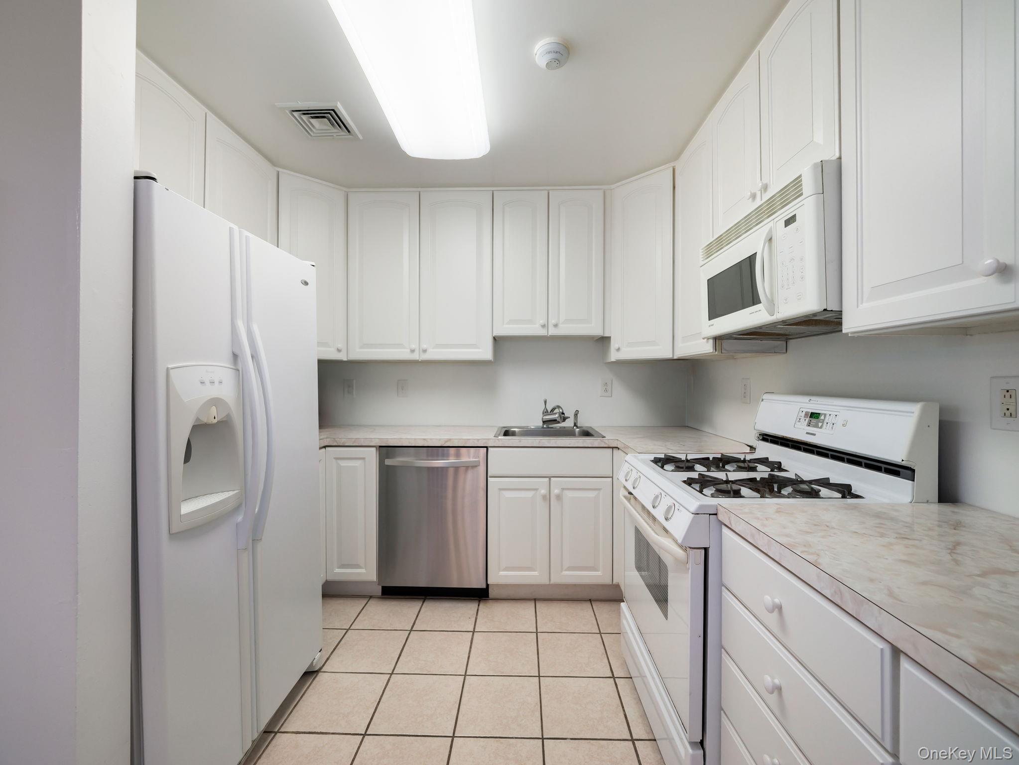 #11 photo, 2 Windsor Circle, New City , NY 10956