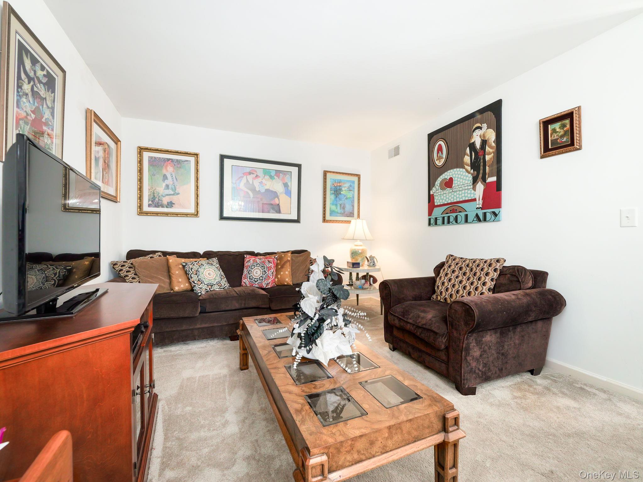 #7 photo, 2 Windsor Circle, New City , NY 10956