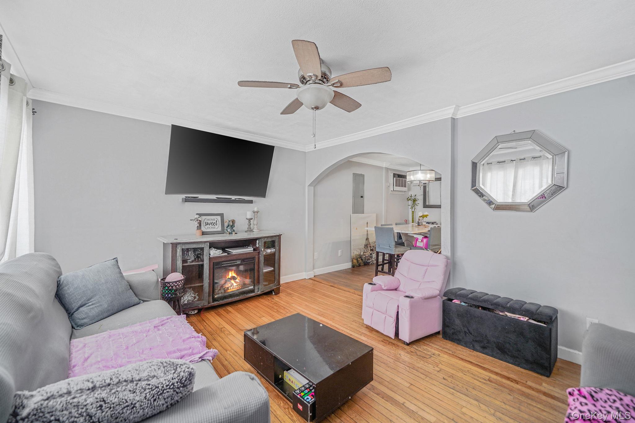 #4 photo, 22 Eisenhower Avenue, Brentwood , NY 11717