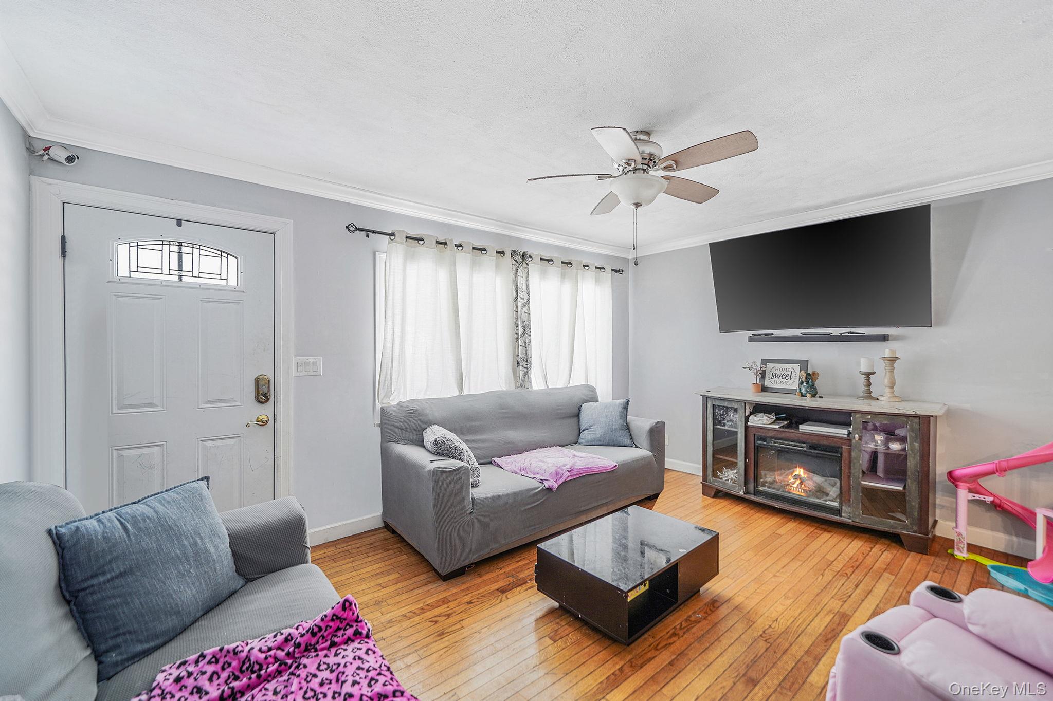 #5 photo, 22 Eisenhower Avenue, Brentwood , NY 11717