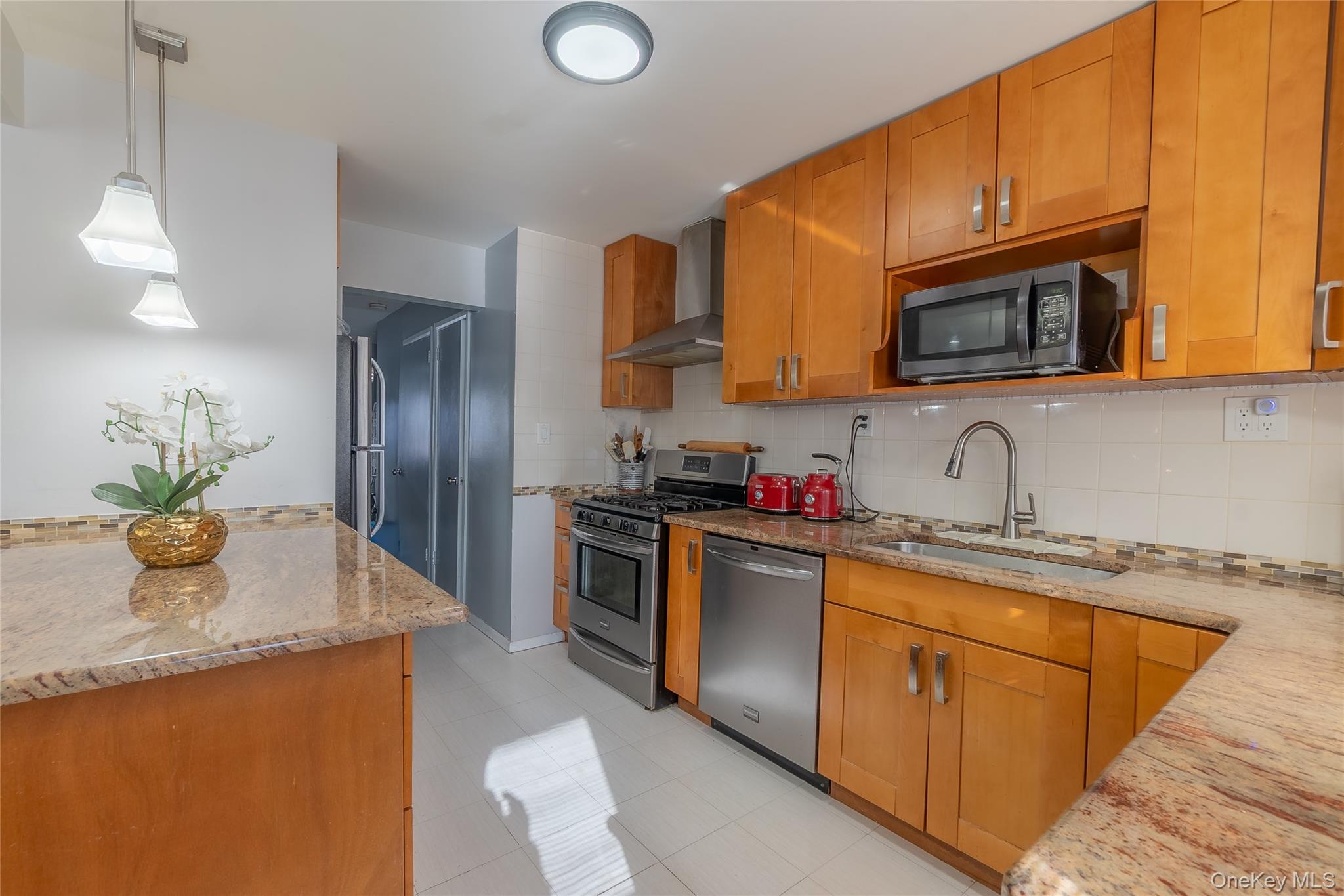 #13 photo, 25708 147th Avenue, Rosedale , NY 11422