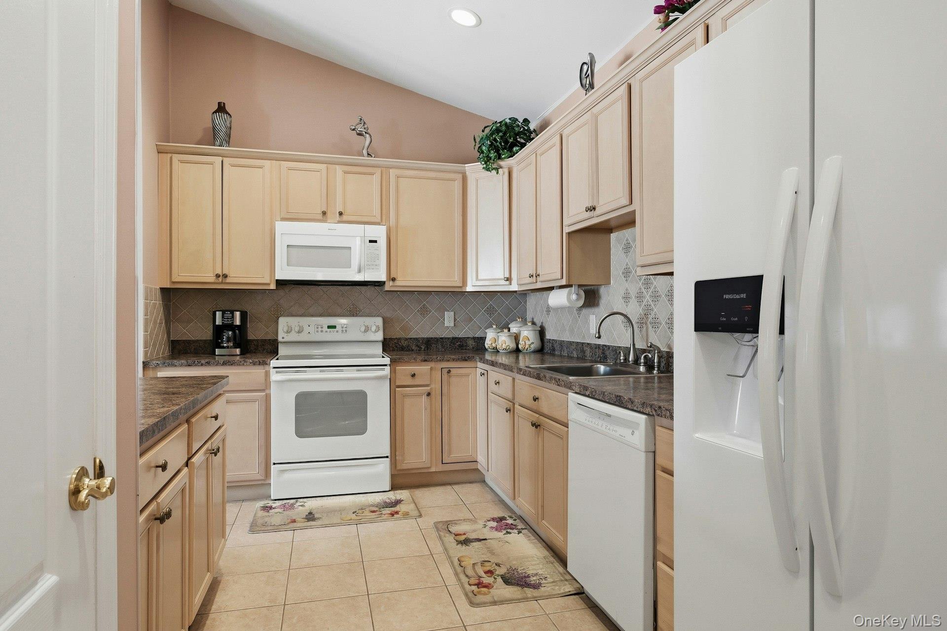 #10 photo, 604 Narragansett Villas Drive, Lindenhurst , NY 11757