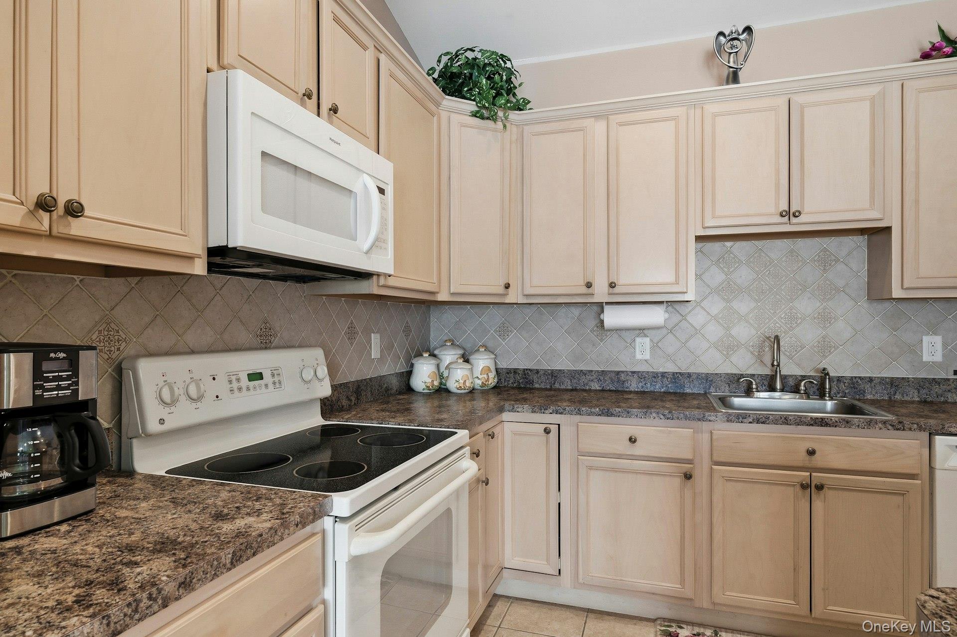 #13 photo, 604 Narragansett Villas Drive, Lindenhurst , NY 11757