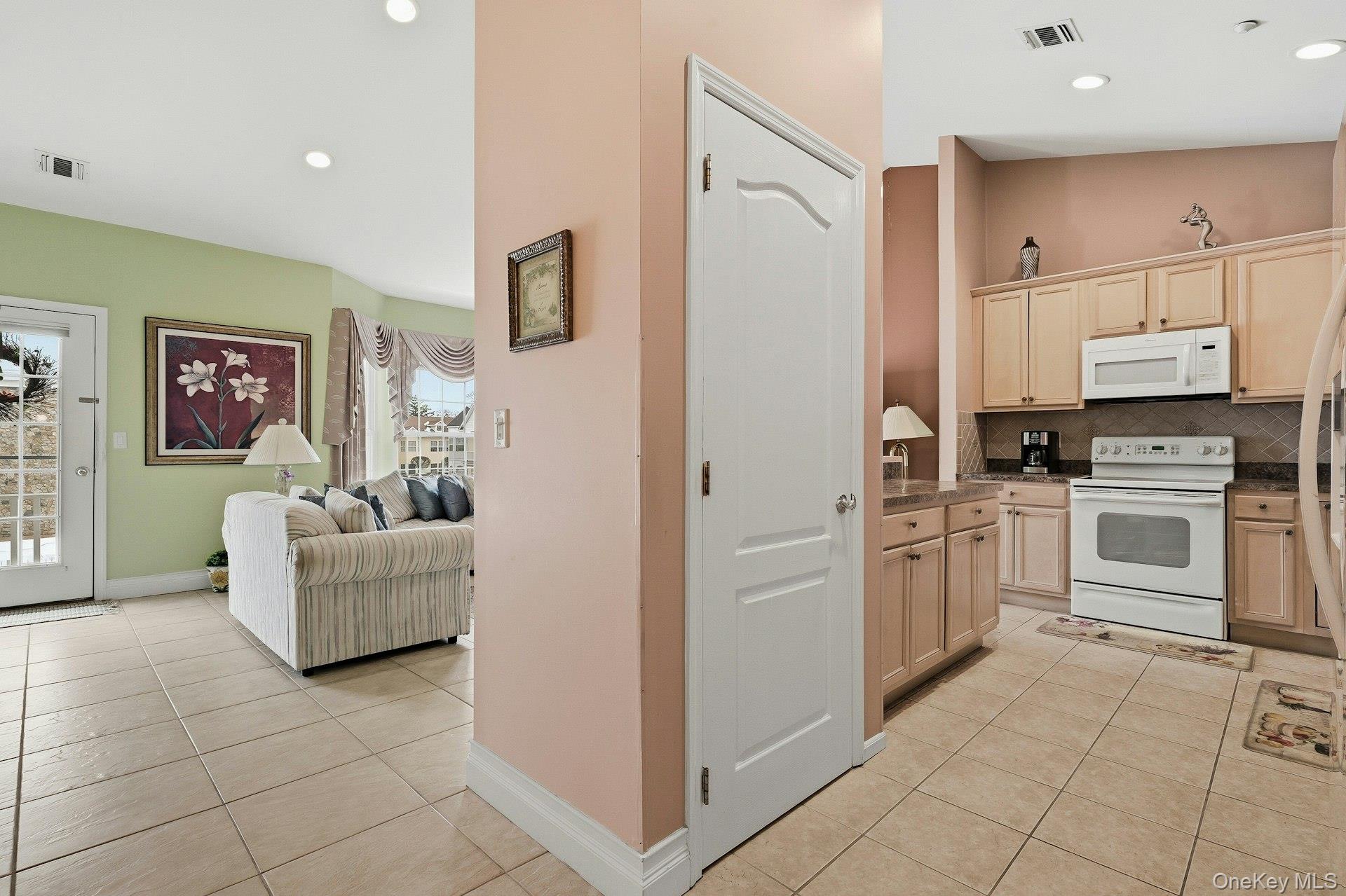 #15 photo, 604 Narragansett Villas Drive, Lindenhurst , NY 11757