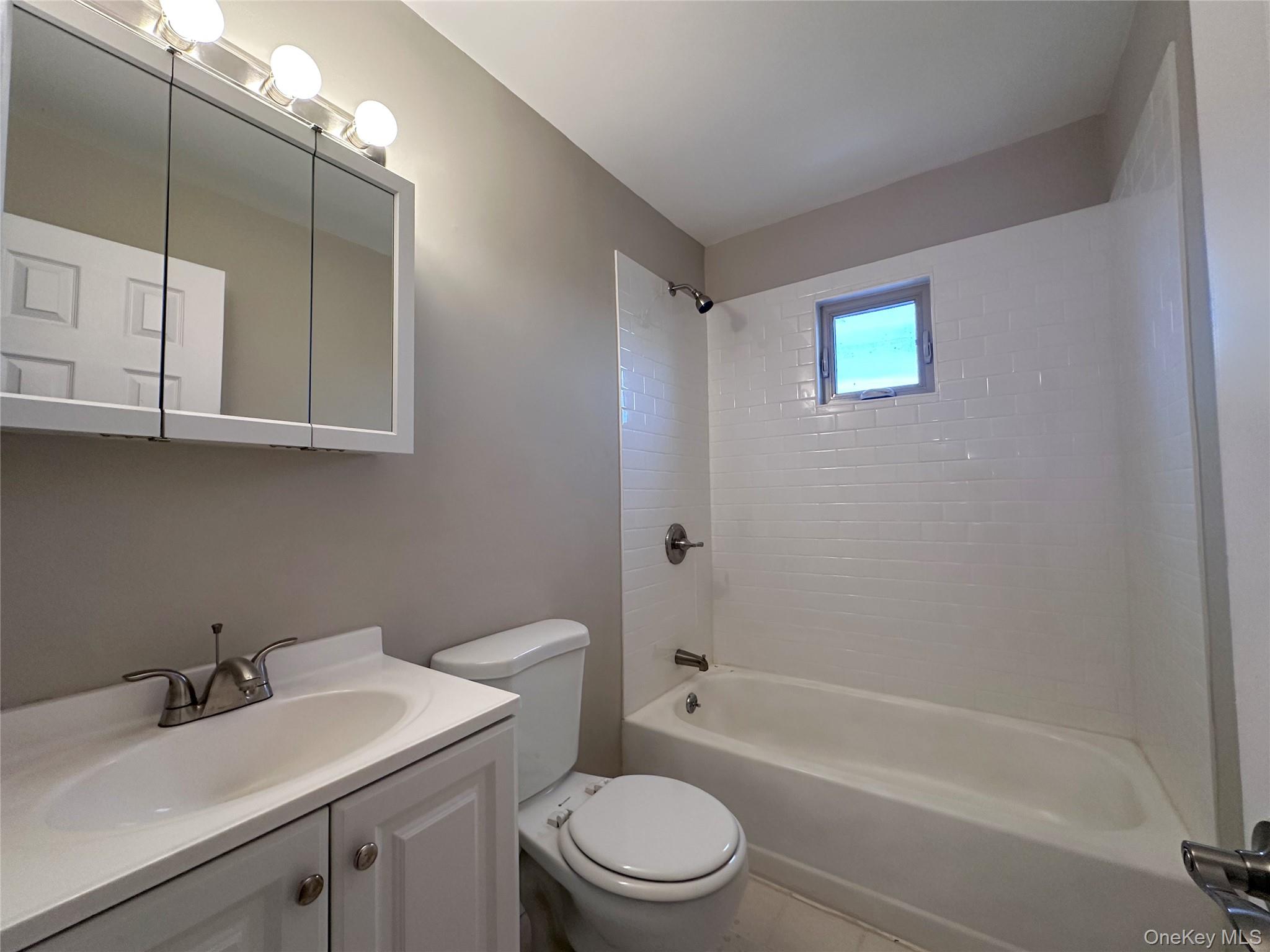 #15 photo, 2499 UNION Boulevard, Islip , NY 11751