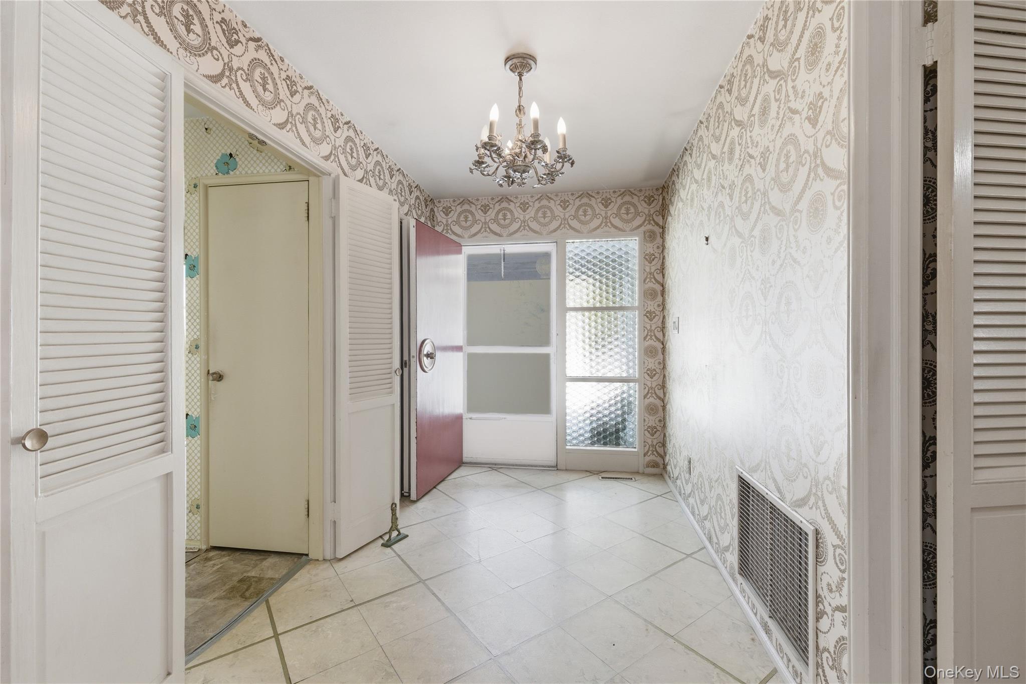 #11 photo, 22 Wenwood Drive, Glen Head , NY 11545