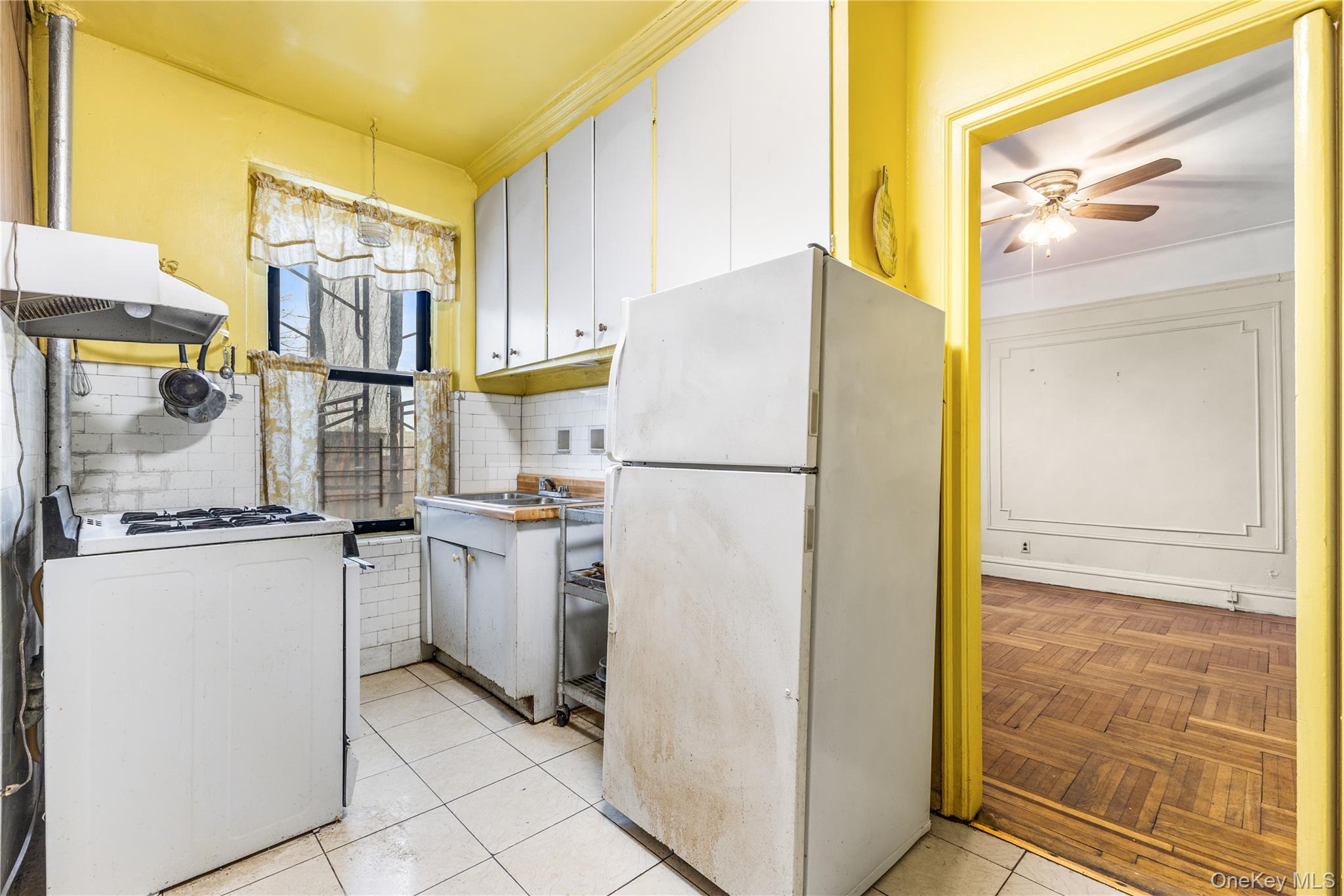 #13 photo, 850 Saint Marks Avenue, Brooklyn , NY 11213