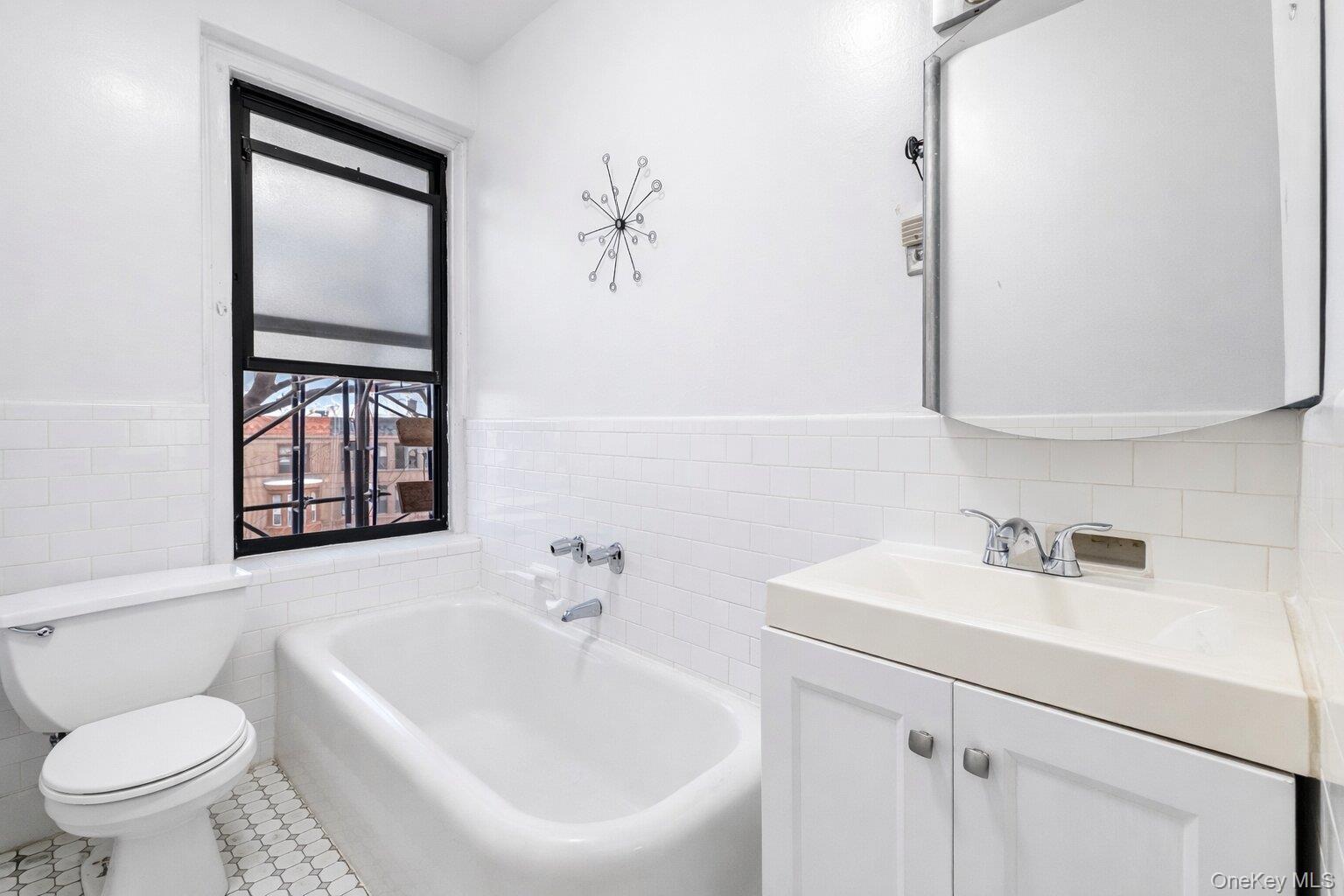 #14 photo, 850 Saint Marks Avenue, Brooklyn , NY 11213