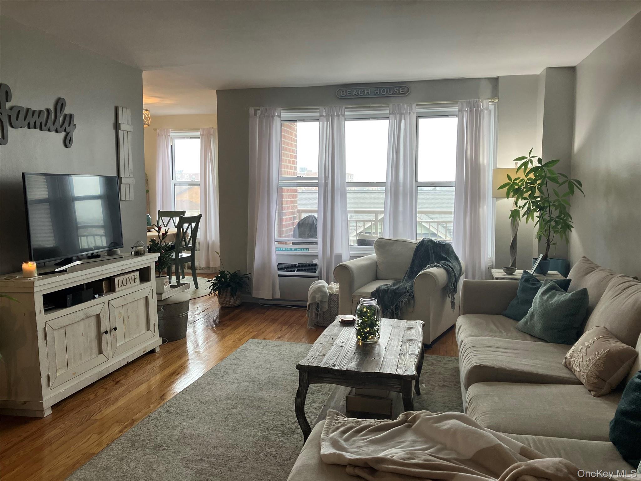 #3 photo, 855 E Broadway, Long Beach , NY 11561