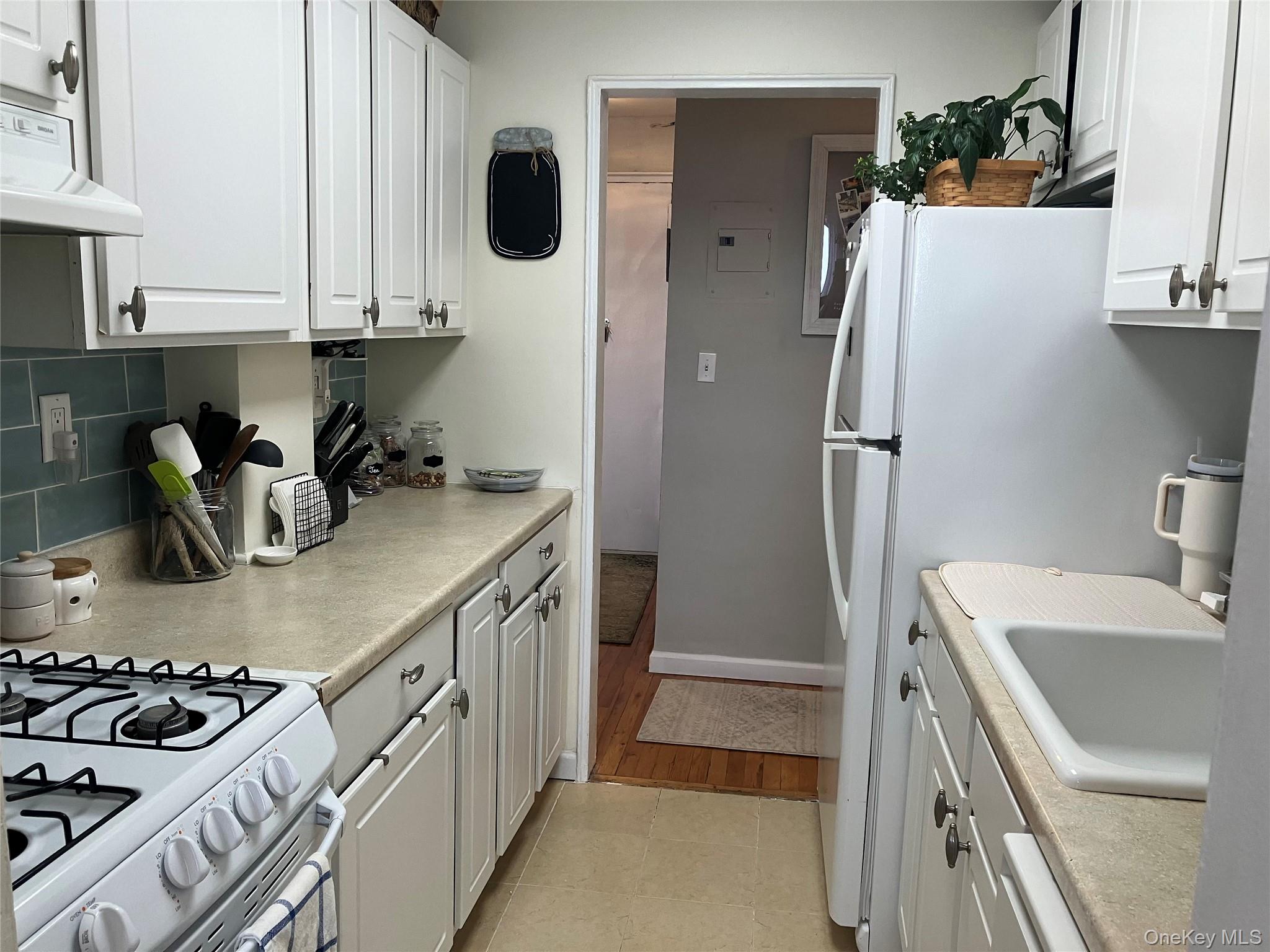 #5 photo, 855 E Broadway, Long Beach , NY 11561