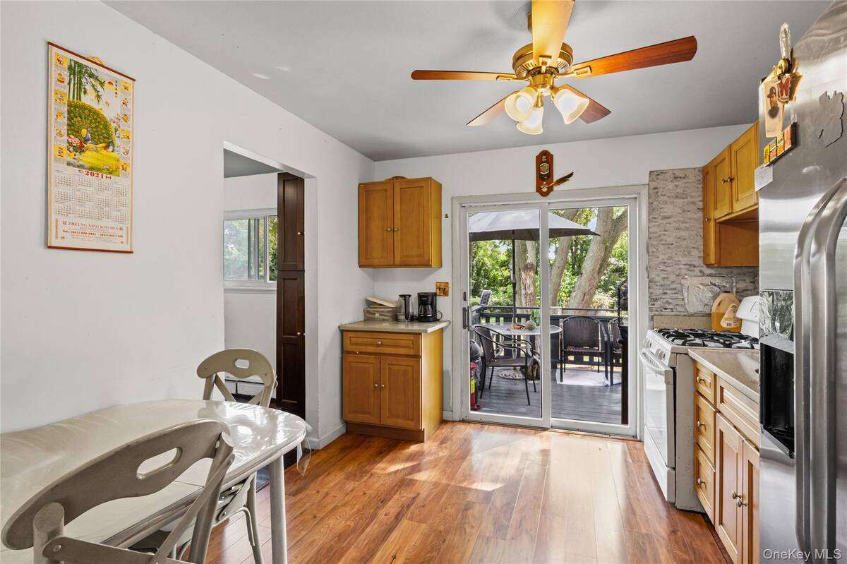 #14 photo, 75 Oak Street, Amityville , NY 11701