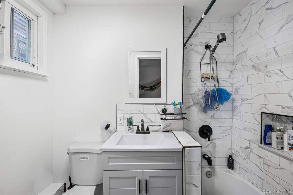 #20 photo, 75 Oak Street, Amityville , NY 11701