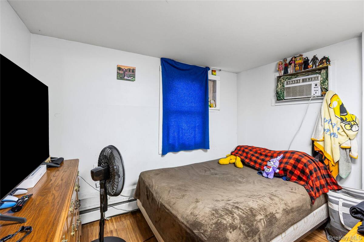 #22 photo, 75 Oak Street, Amityville , NY 11701