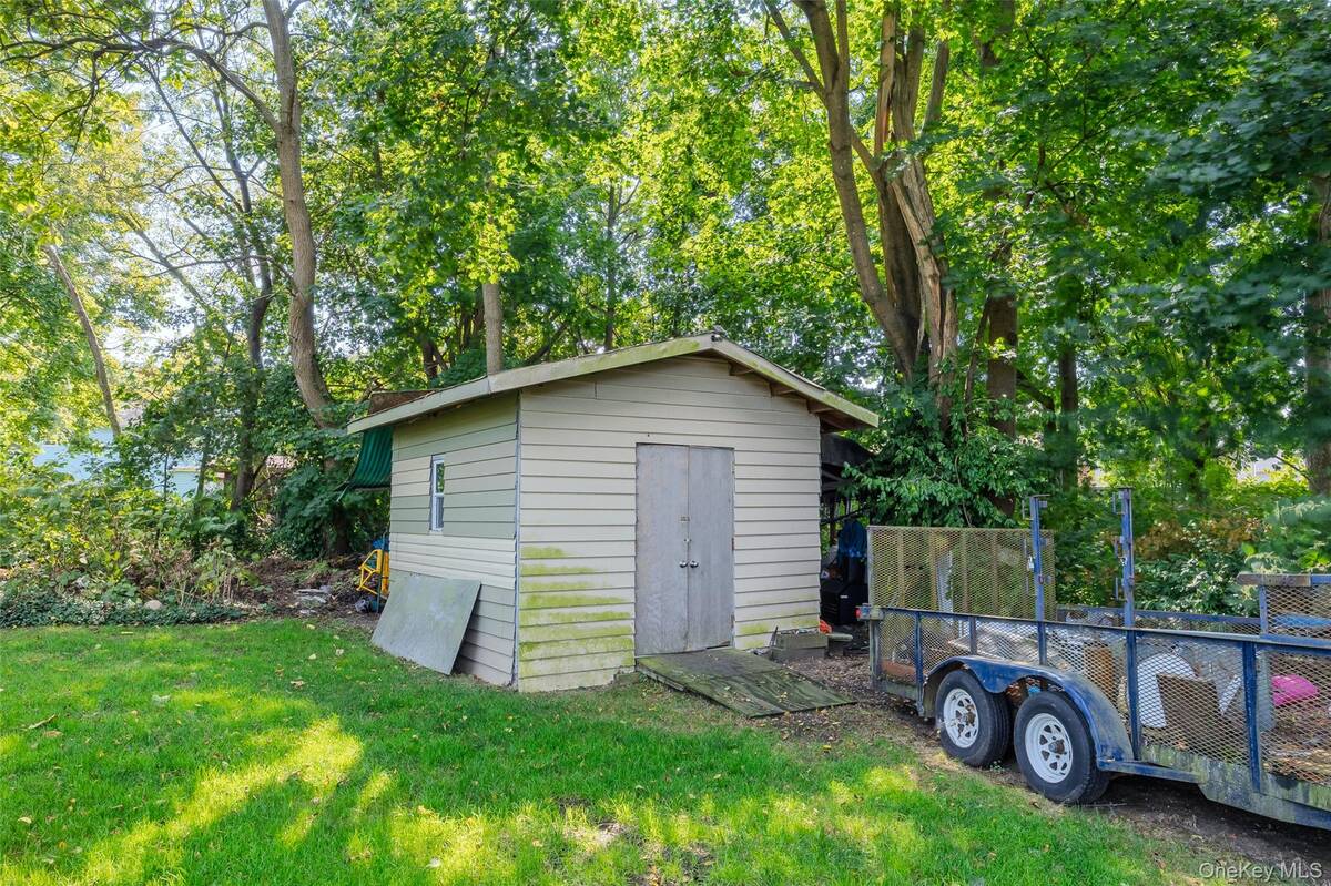 #4 photo, 75 Oak Street, Amityville , NY 11701