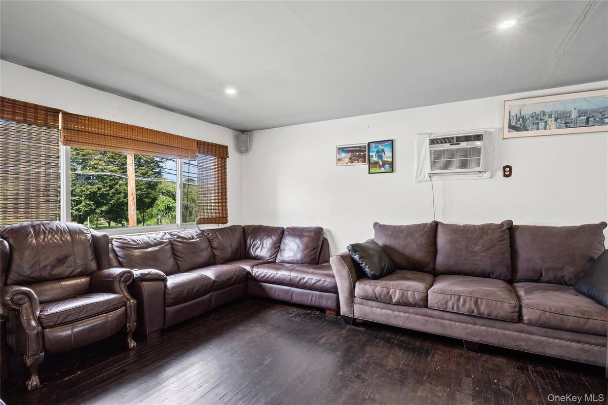 #11 photo, 75 Oak Street, Amityville , NY 11701