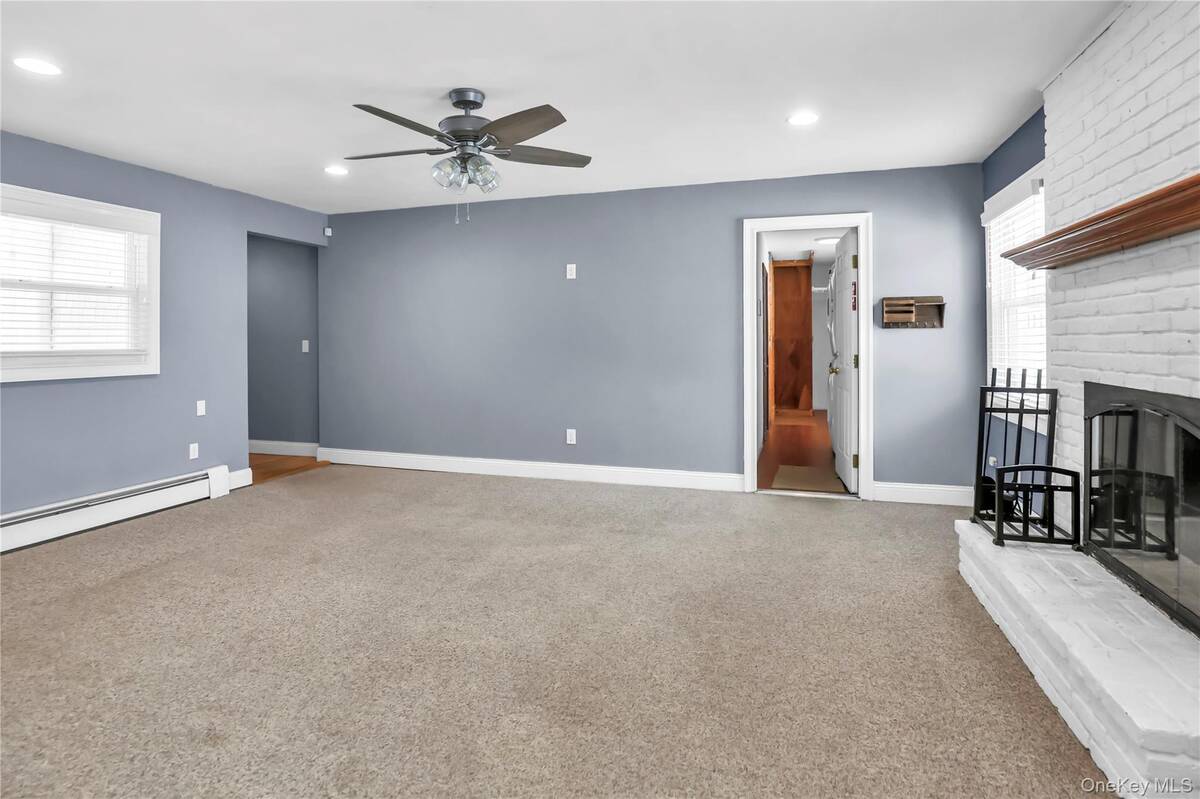 #8 photo, 11 Onyx N Dr, Stony Brook , NY 11790