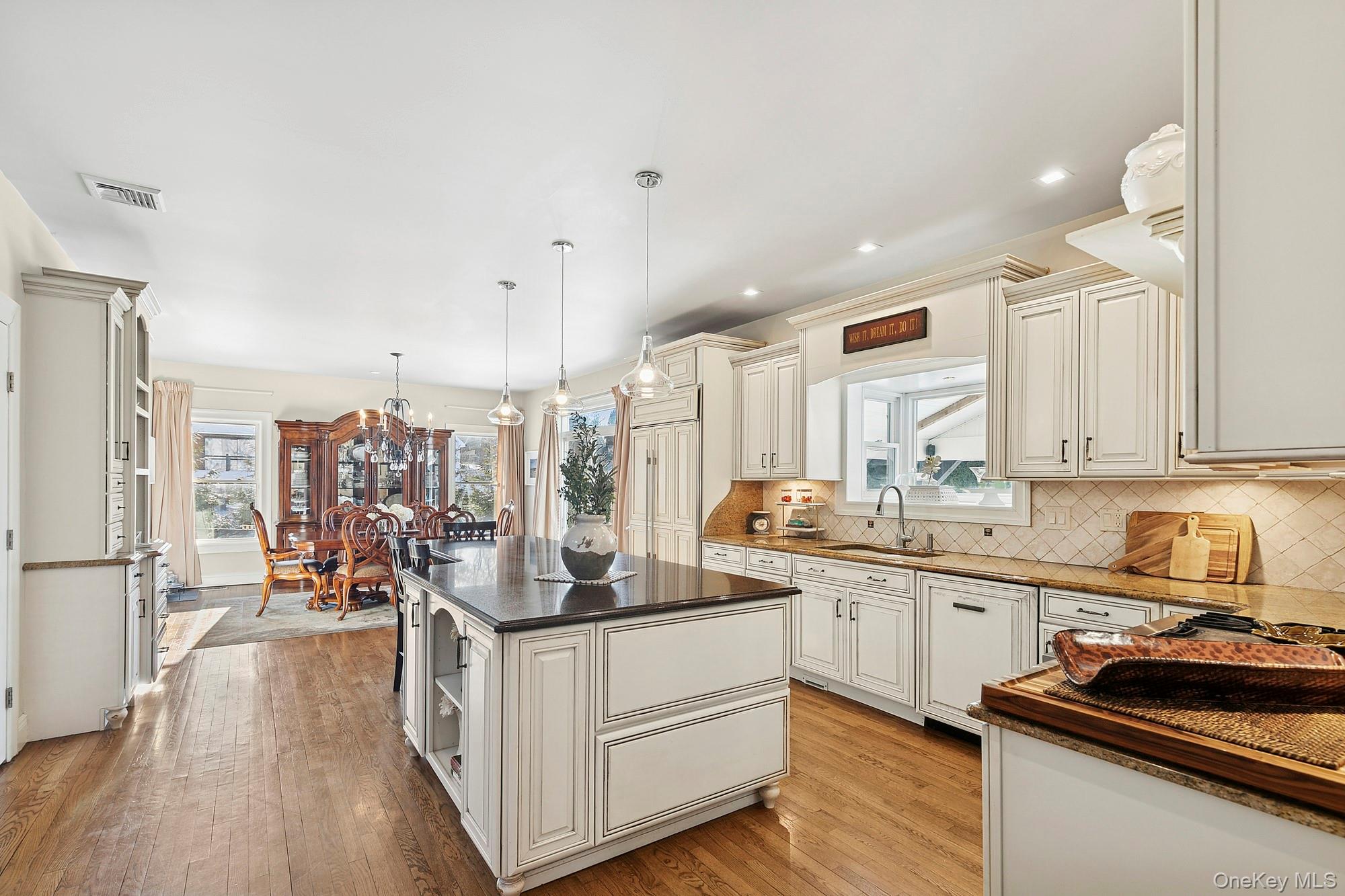 #2 photo, 6 Dogwood Street, East Quogue , NY 11942