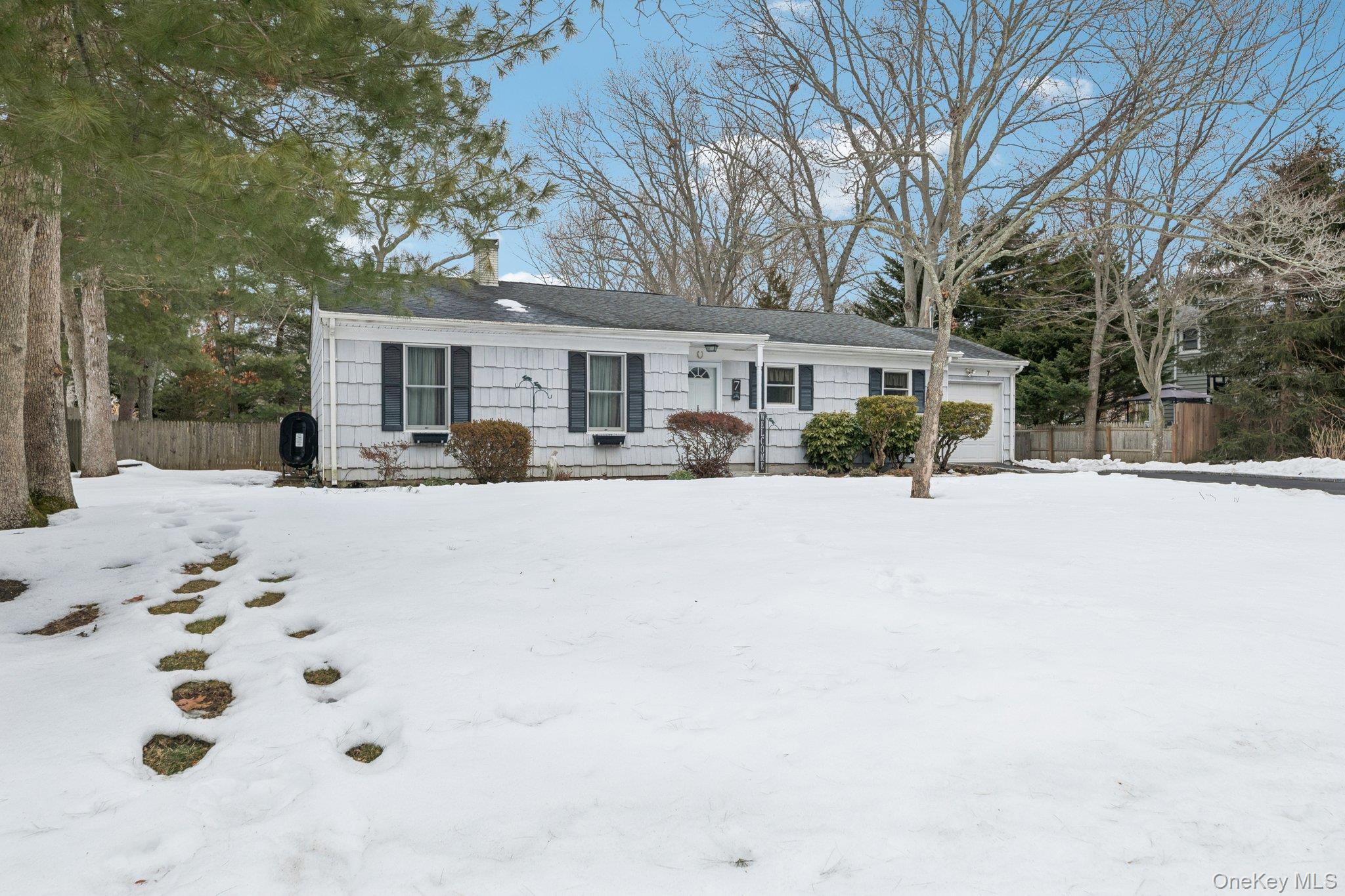 #3 photo, 7 Joni Drive, Mount Sinai , NY 11766