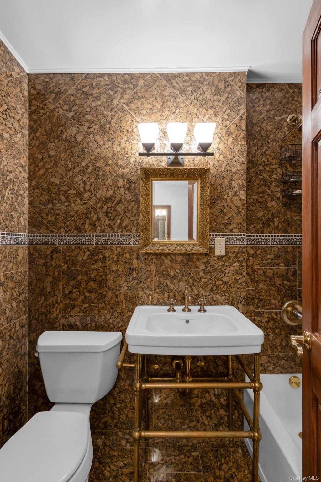 #13 photo, 579 W 215th Street, 맨해튼 New York (Manhattan) , NY 10034