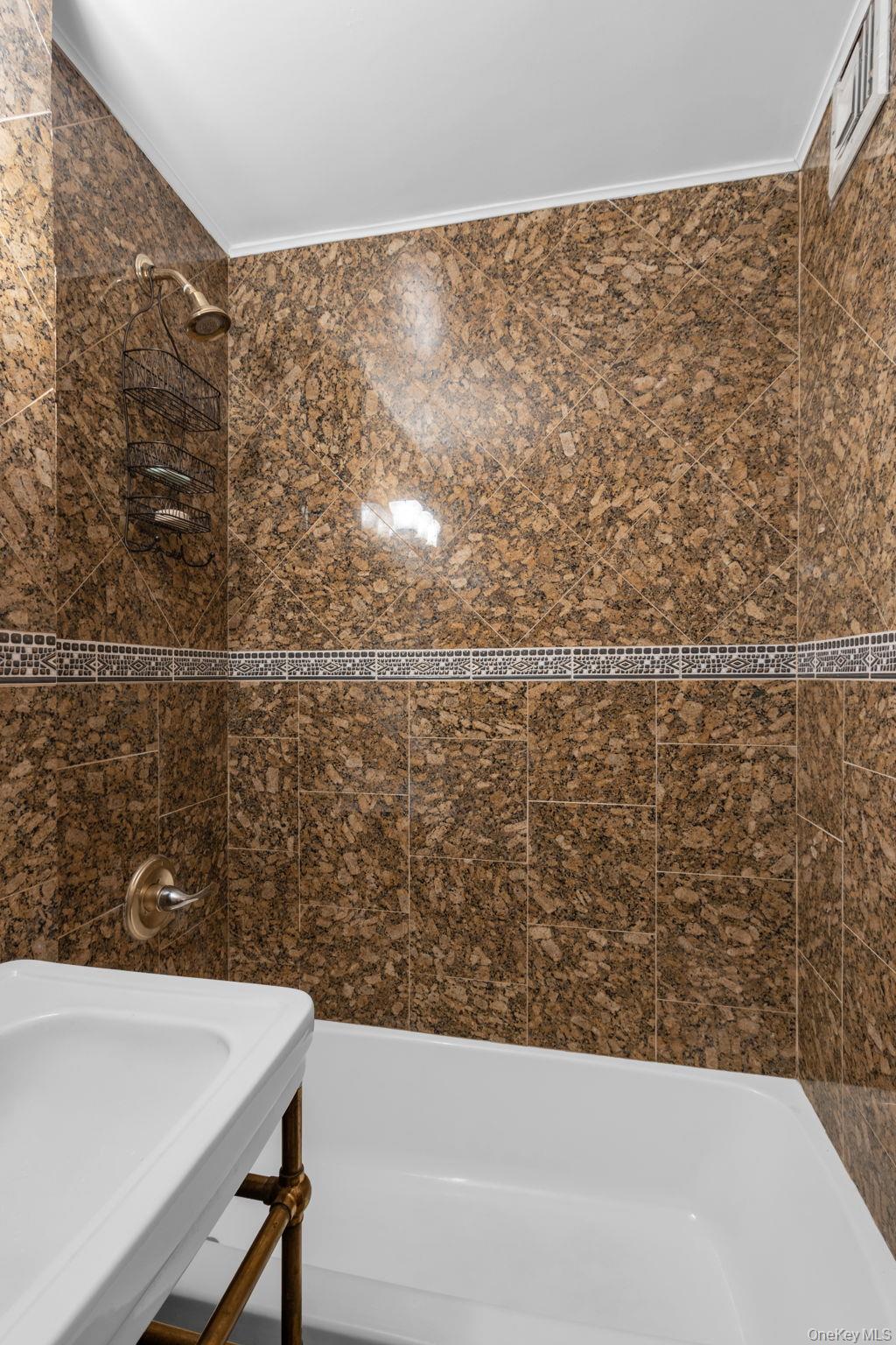 #14 photo, 579 W 215th Street, 맨해튼 New York (Manhattan) , NY 10034