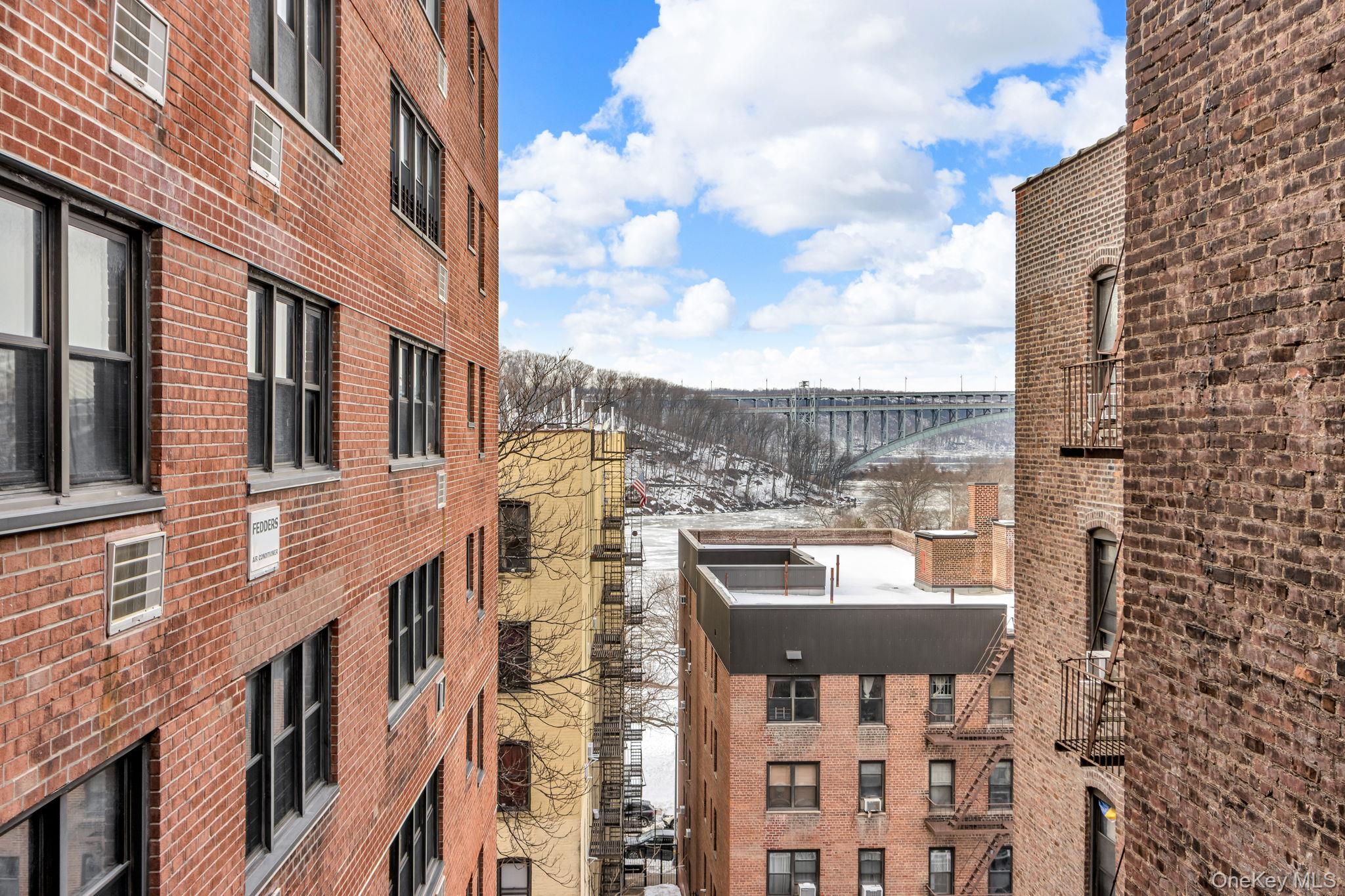 #16 photo, 579 W 215th Street, 맨해튼 New York (Manhattan) , NY 10034