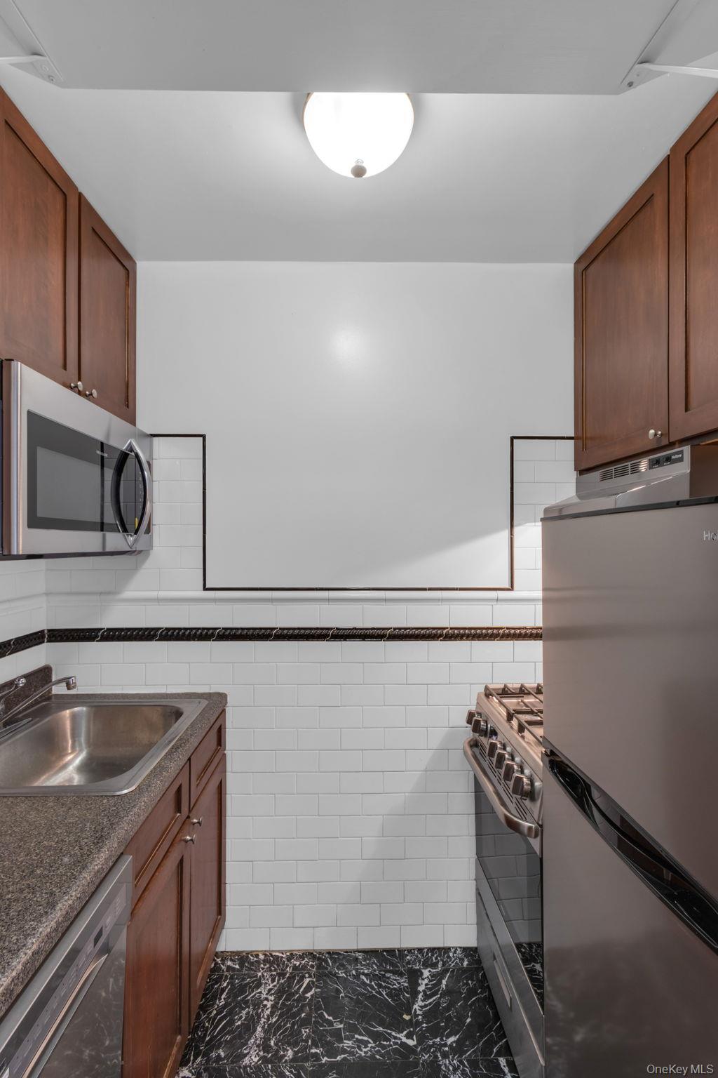 #6 photo, 579 W 215th Street, 맨해튼 New York (Manhattan) , NY 10034