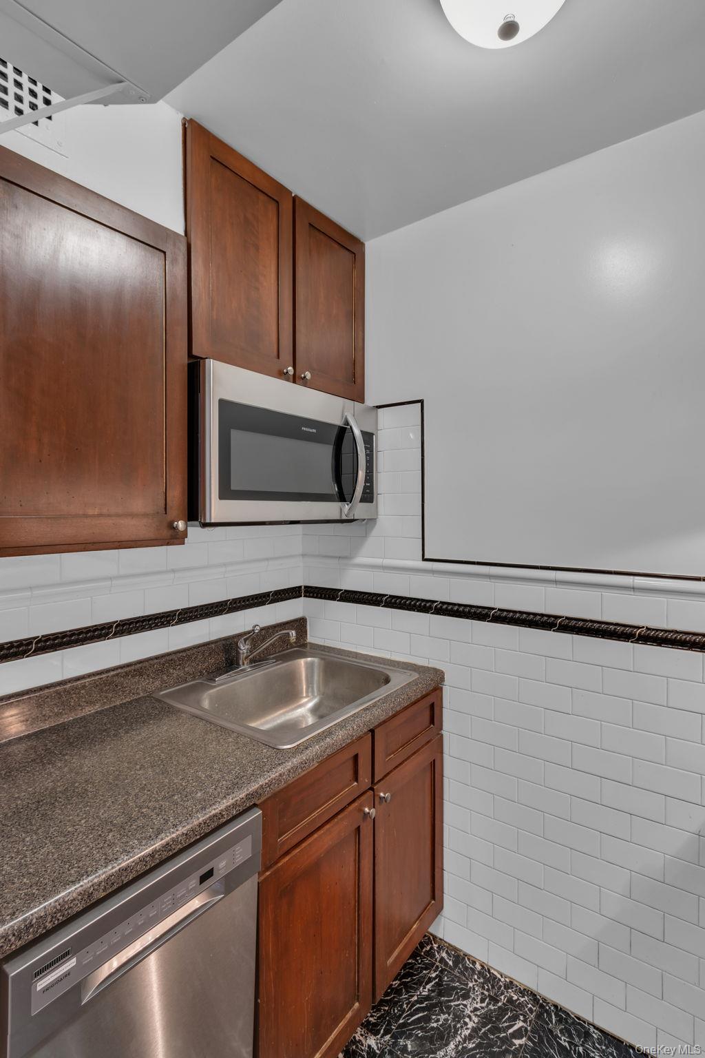 #7 photo, 579 W 215th Street, 맨해튼 New York (Manhattan) , NY 10034