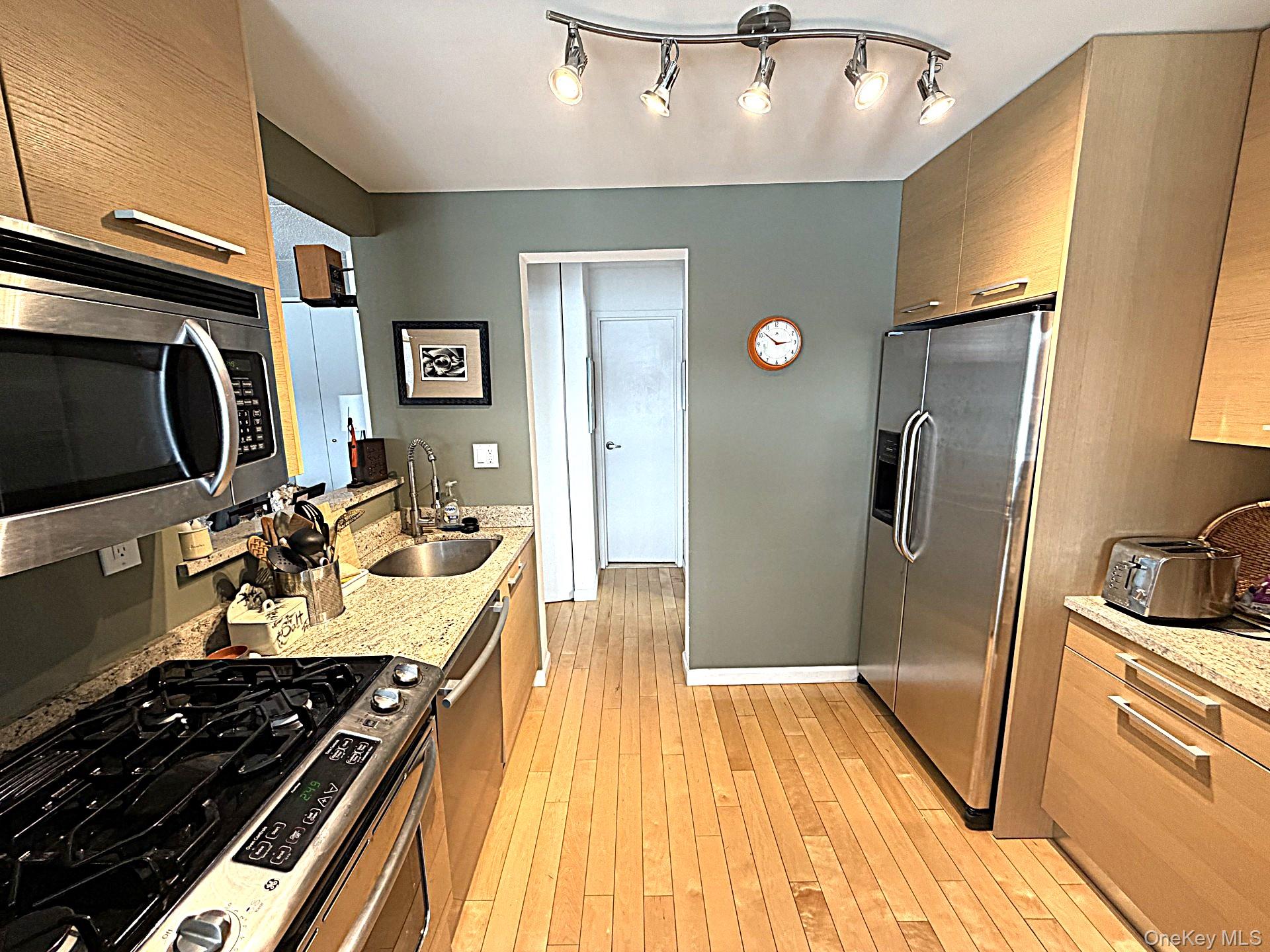 #4 photo, 1155 Warburton Avenue, Yonkers , NY 10701