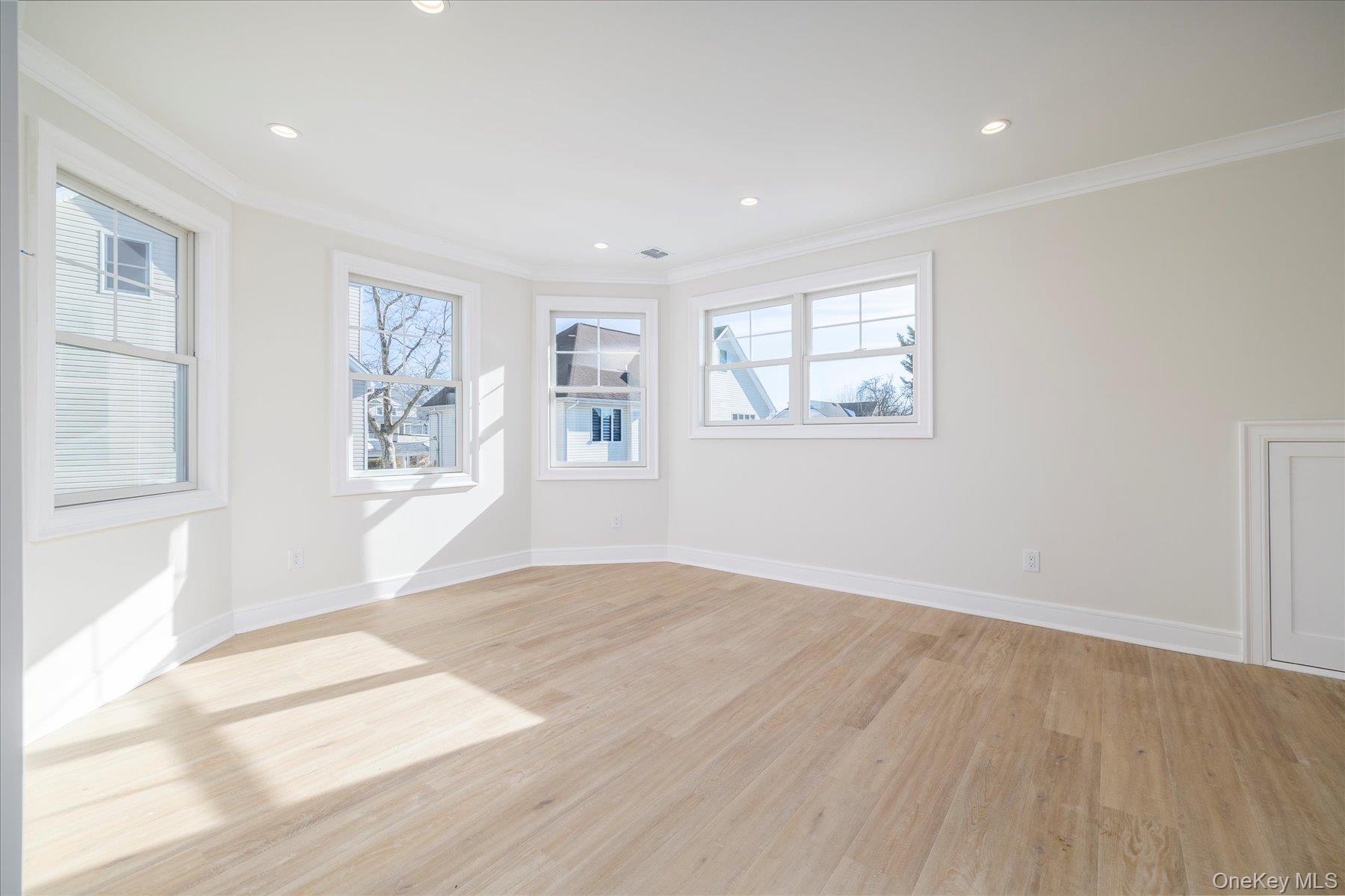 #4 photo, 8 1st Street, Lynbrook , NY 11563