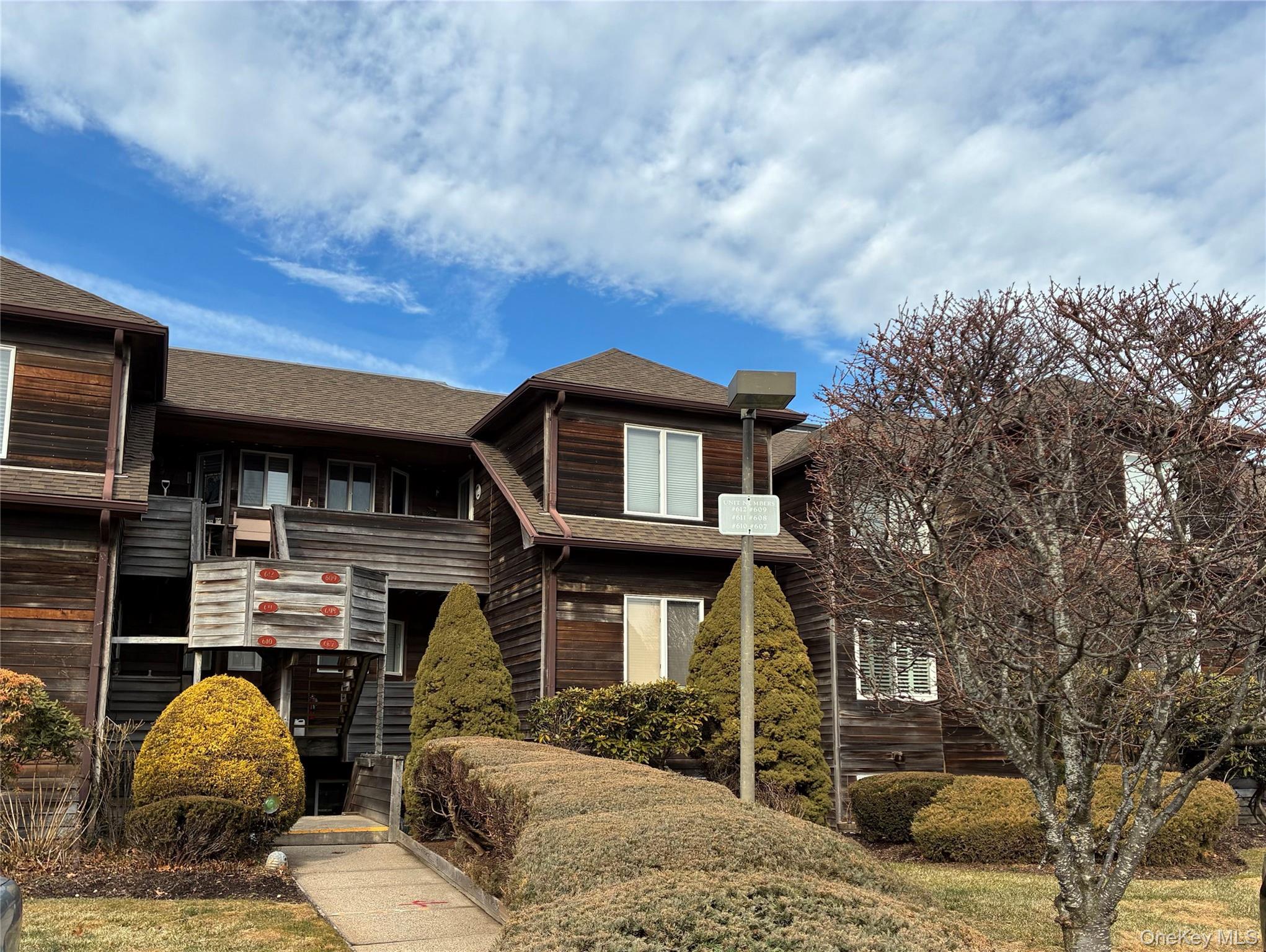 #1 photo, 609 Fox Hill Drive, सफ़ोक काउंटी Baiting Hollow , NY 11933