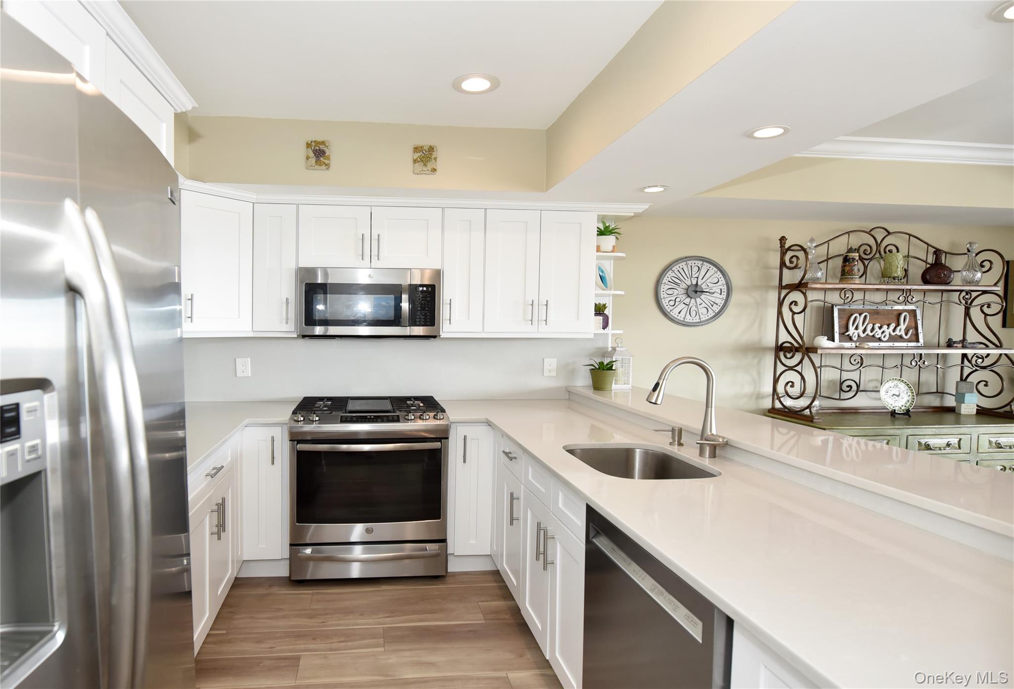 #20 photo, 609 Fox Hill Drive, सफ़ोक काउंटी Baiting Hollow , NY 11933