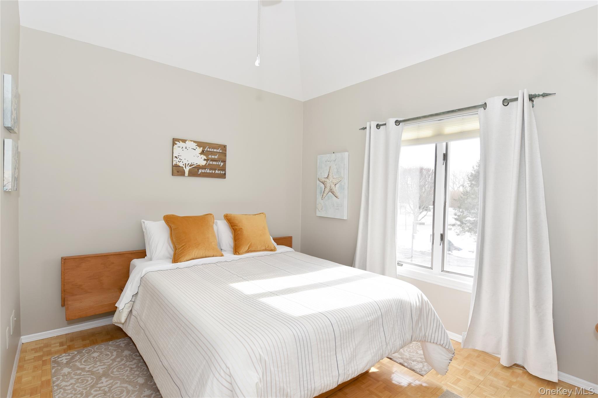 #4 photo, 609 Fox Hill Drive, सफ़ोक काउंटी Baiting Hollow , NY 11933