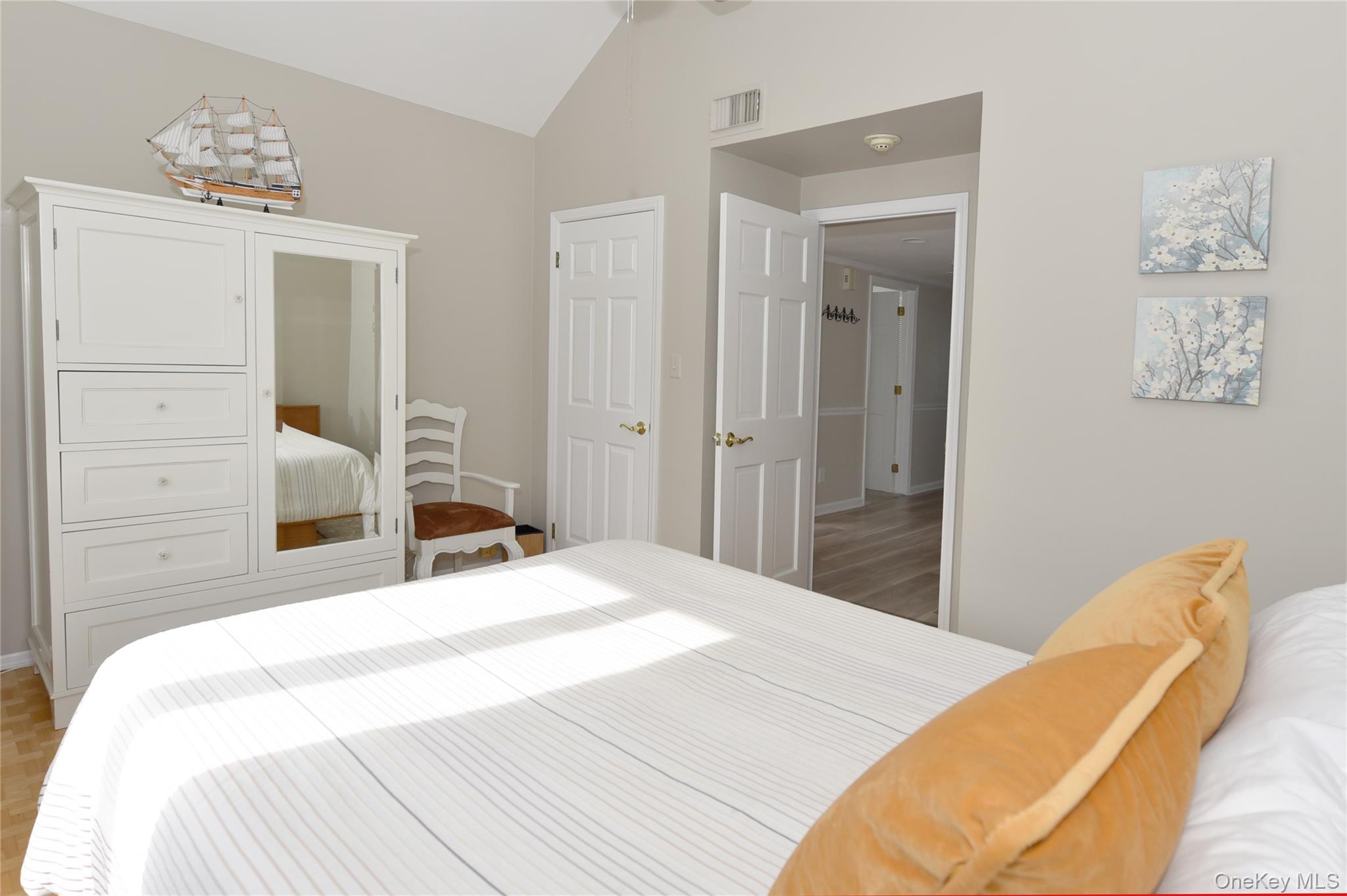 #6 photo, 609 Fox Hill Drive, सफ़ोक काउंटी Baiting Hollow , NY 11933