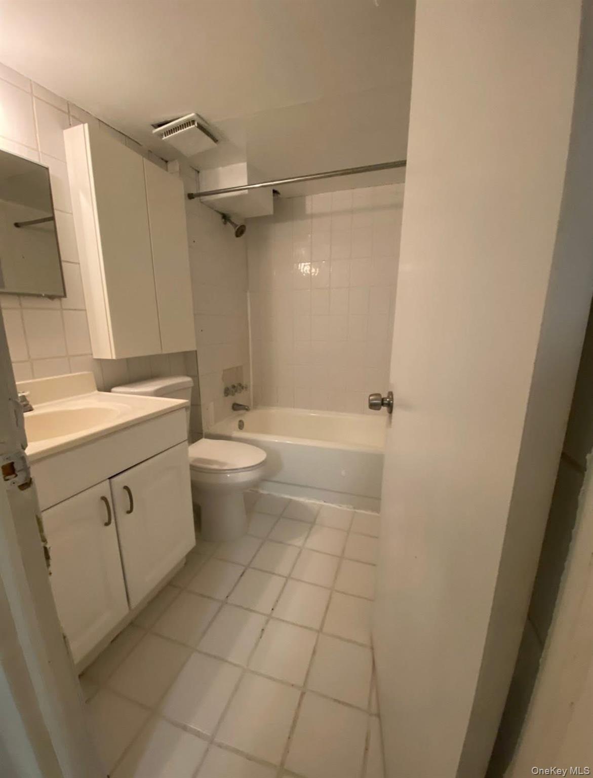 #11 photo, 191 N Hickory Street, Massapequa , NY 11758