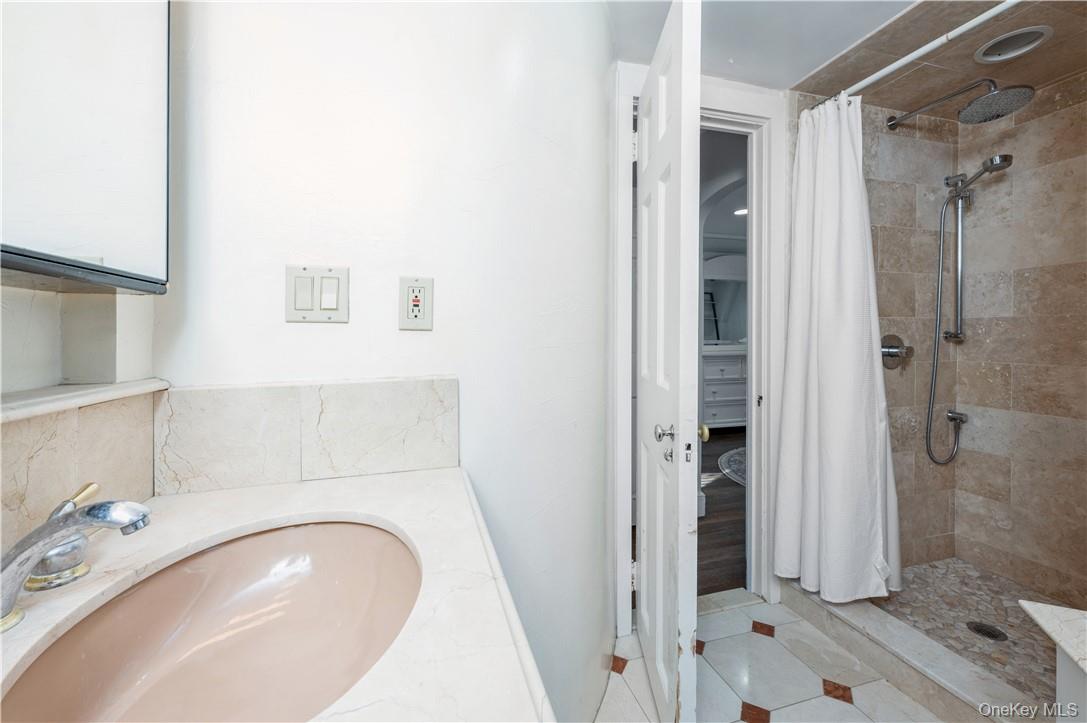 #18 photo, 353 Old Mamaroneck Road, White Plains , NY 10605