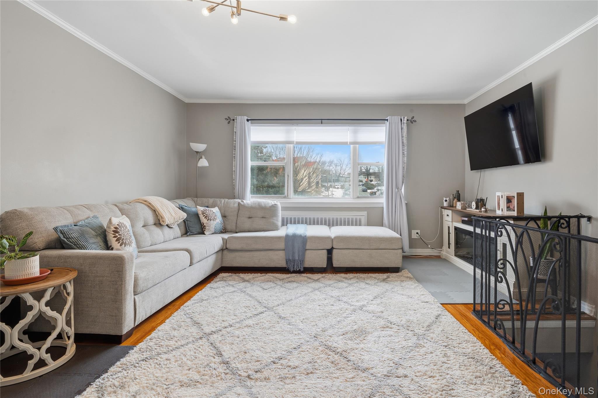 #4 photo, 198-28 Pompeii Avenue, Holliswood , NY 11423