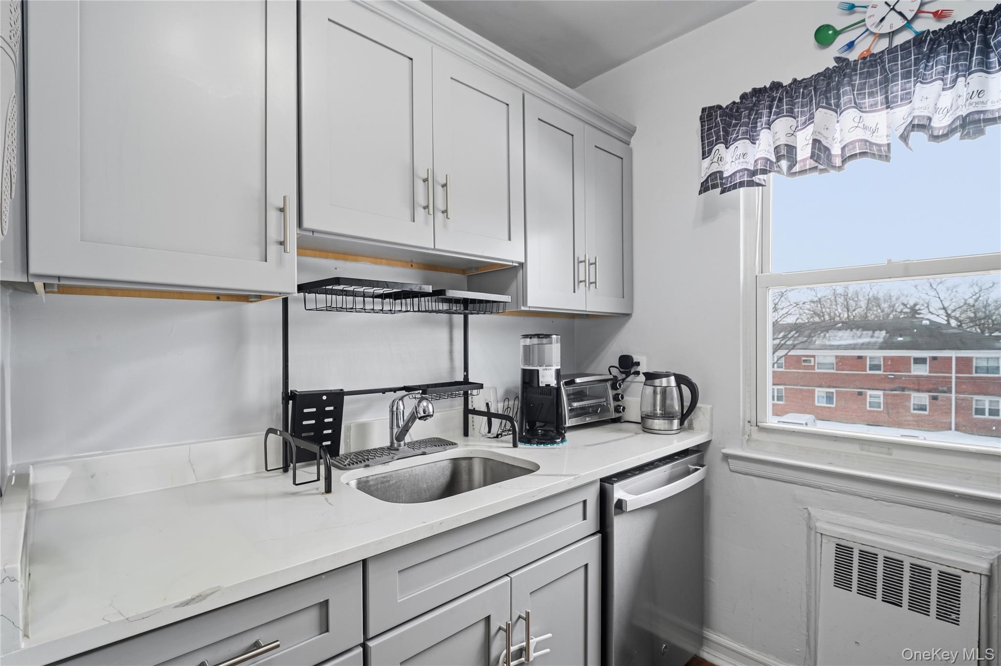 #8 photo, 198-28 Pompeii Avenue, Holliswood , NY 11423