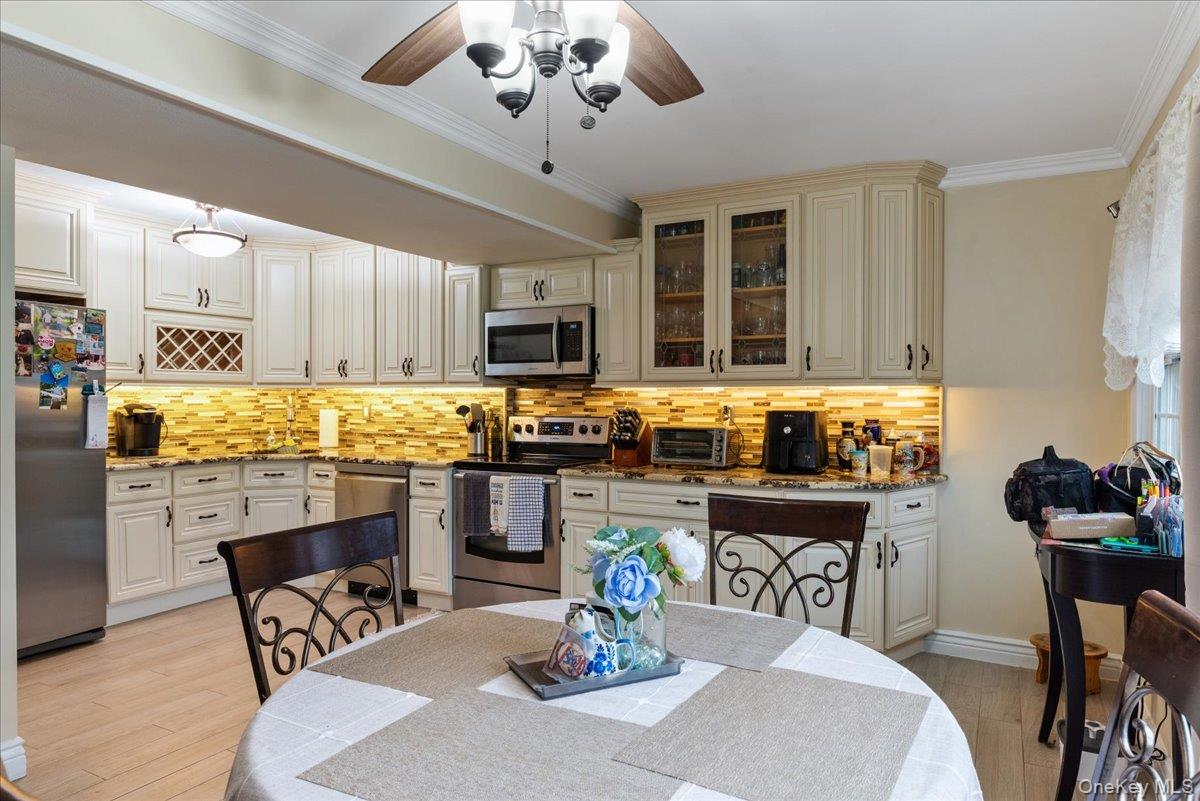 #6 photo, 4 Raintree Court, Deer Park , NY 11729