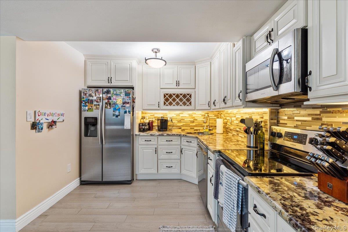 #7 photo, 4 Raintree Court, Deer Park , NY 11729