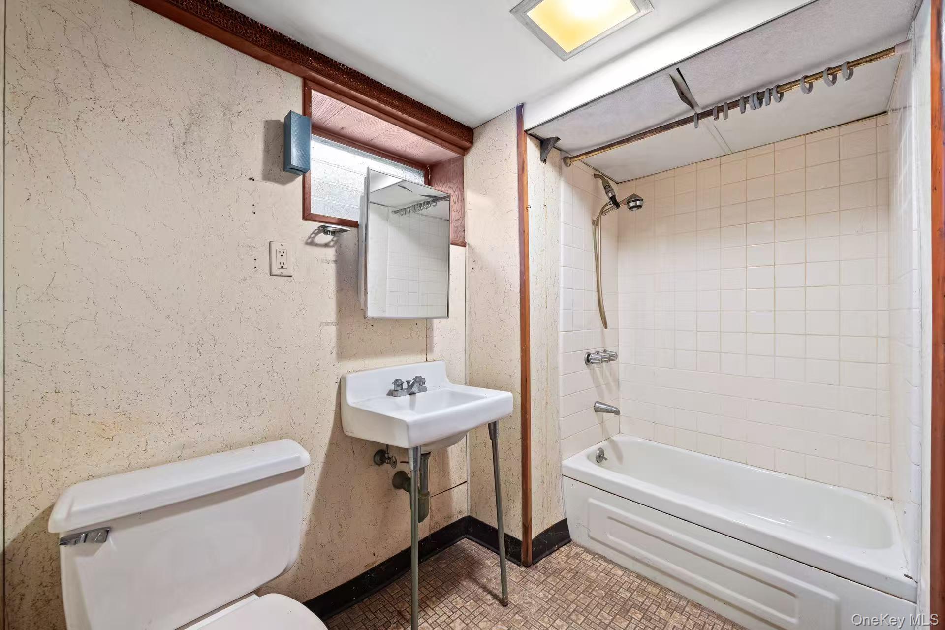 #9 photo, 20124 24th Avenue, Bayside , NY 11360