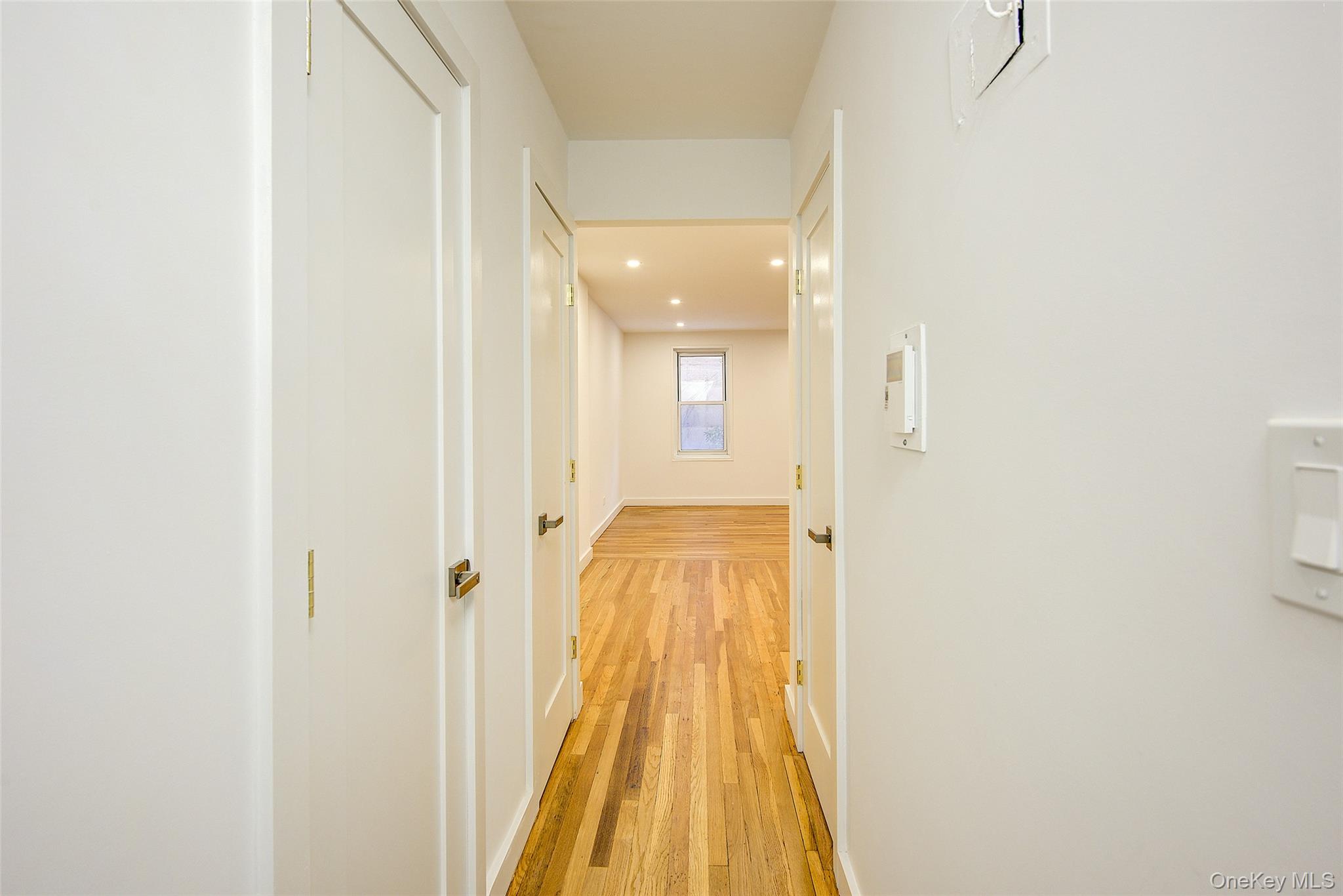 #5 photo, 34-10 75 Street, Jackson Heights , NY 11372