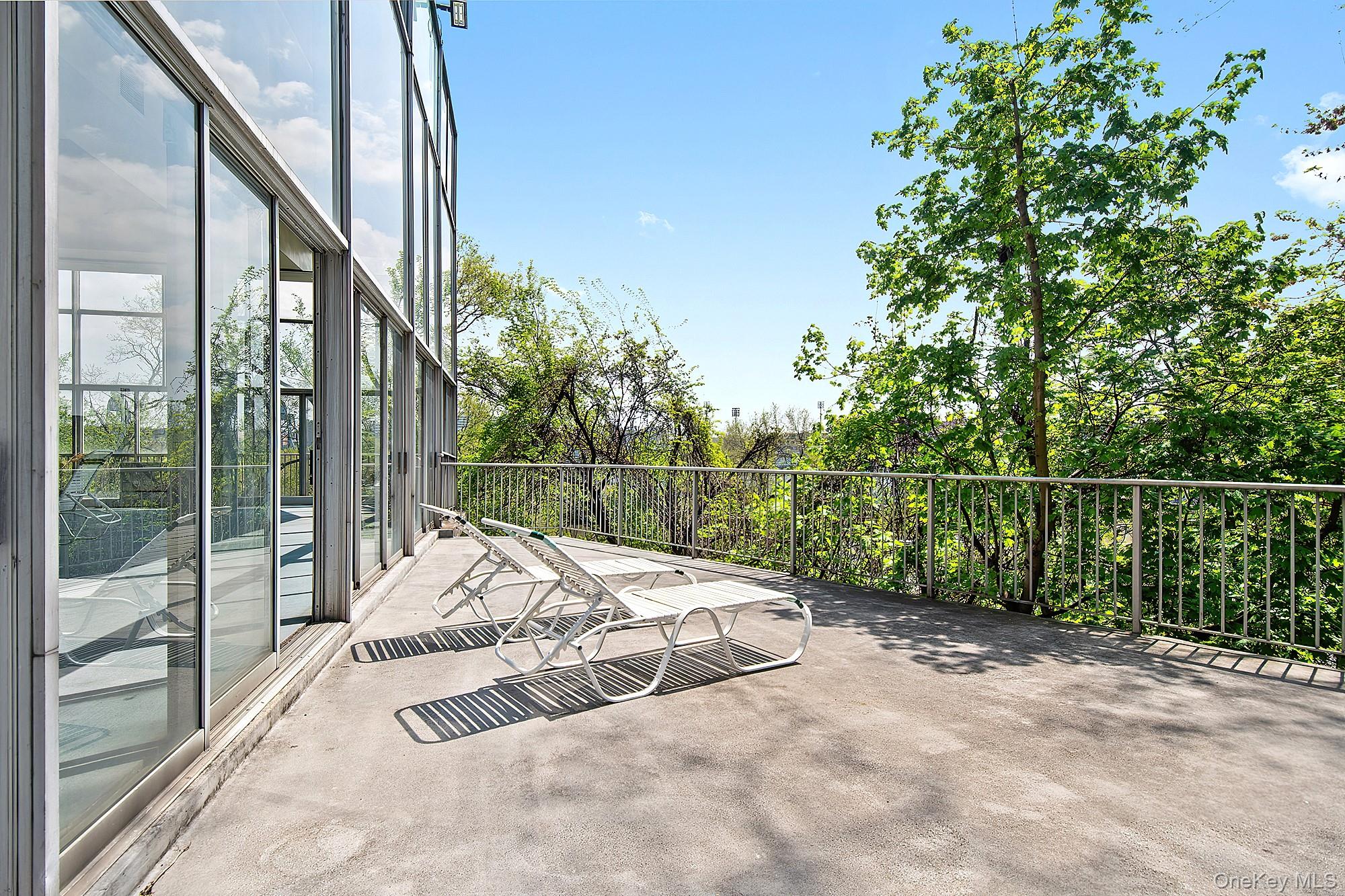 #16 photo, 2500 Johnson Avenue, Bronx , NY 10463