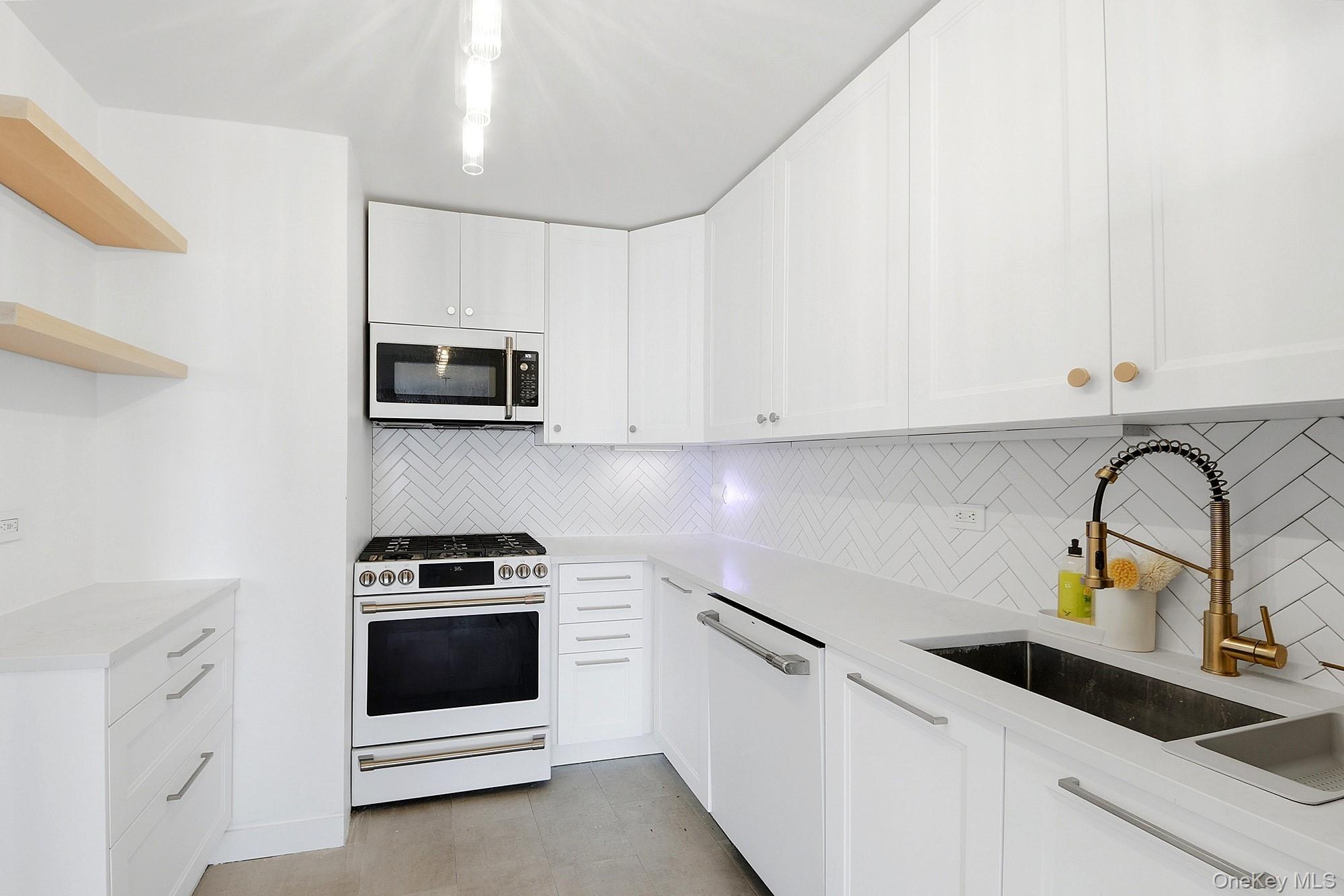 #4 photo, 2500 Johnson Avenue, Bronx , NY 10463