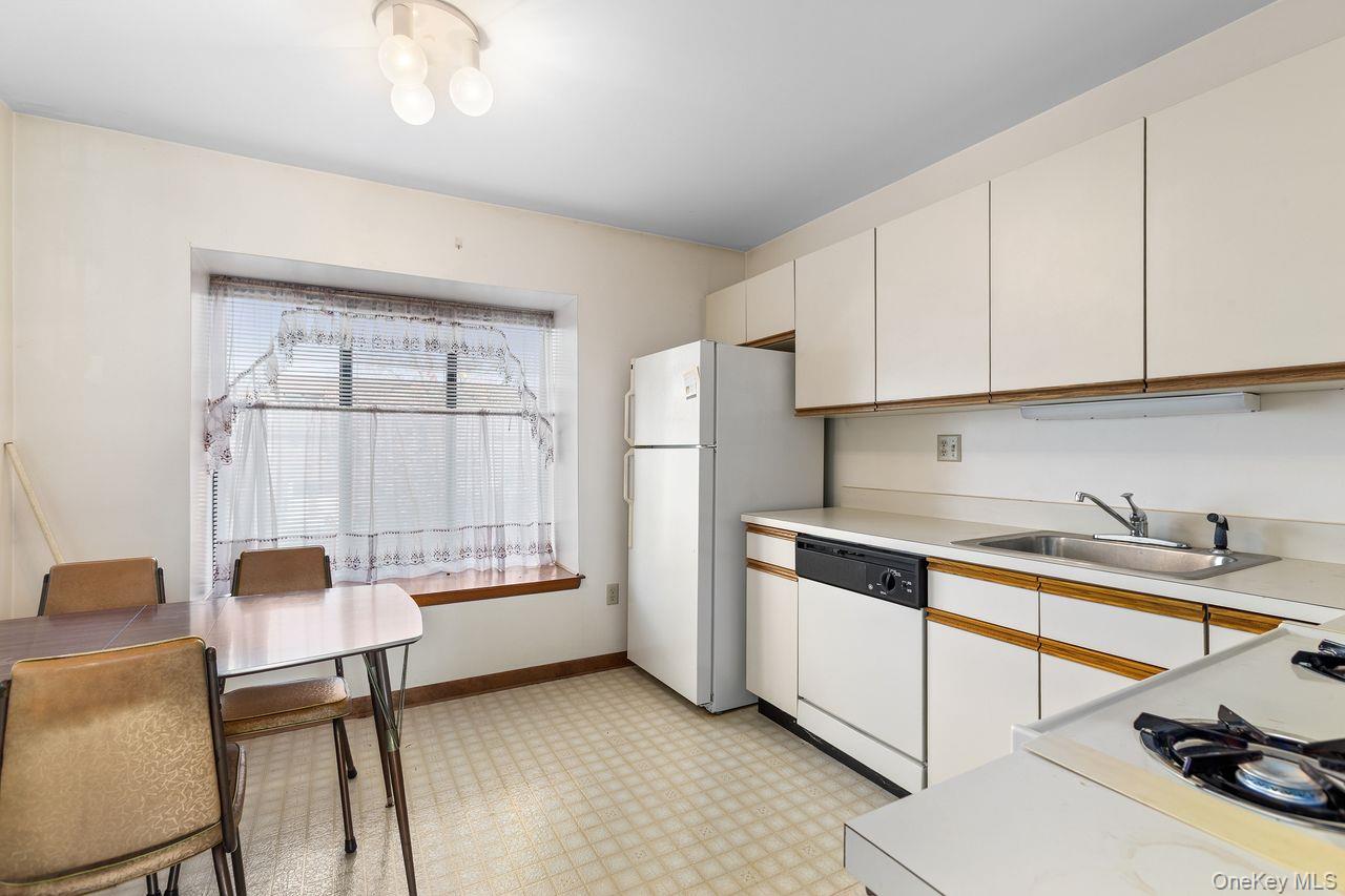 #11 photo, 422 Panorama, Mohegan Lake , NY 10547