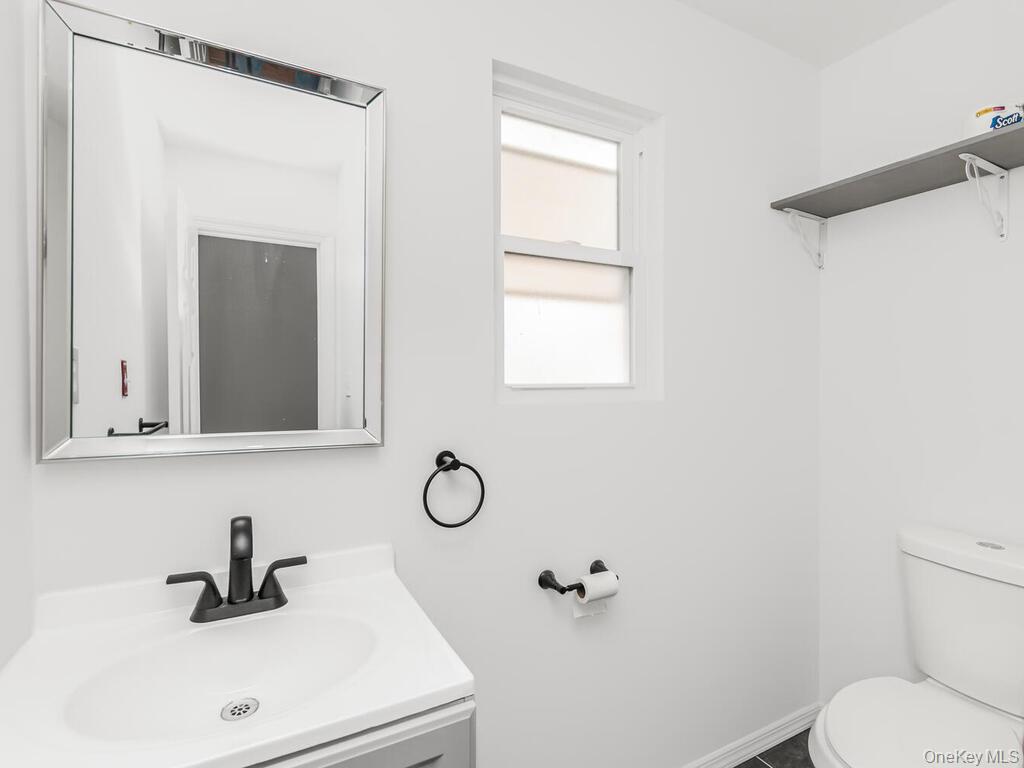 #10 photo, 940 E 212th Street, Bronx , NY 10469