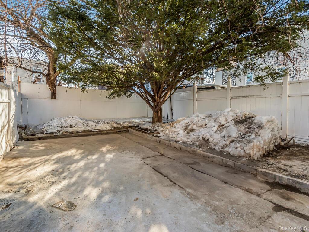 #15 photo, 940 E 212th Street, Bronx , NY 10469