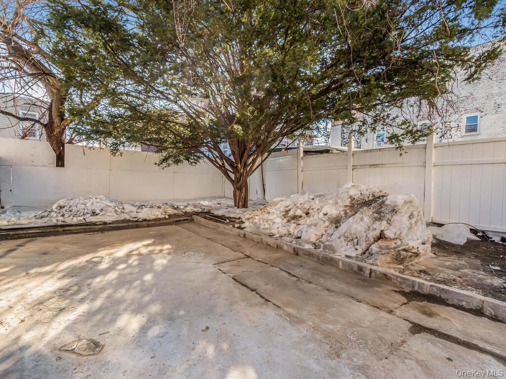 #16 photo, 940 E 212th Street, Bronx , NY 10469