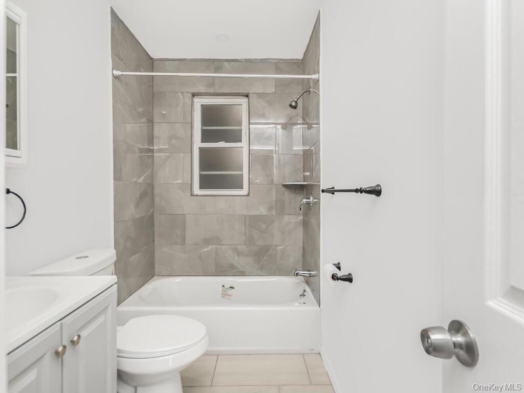 #4 photo, 940 E 212th Street, Bronx , NY 10469