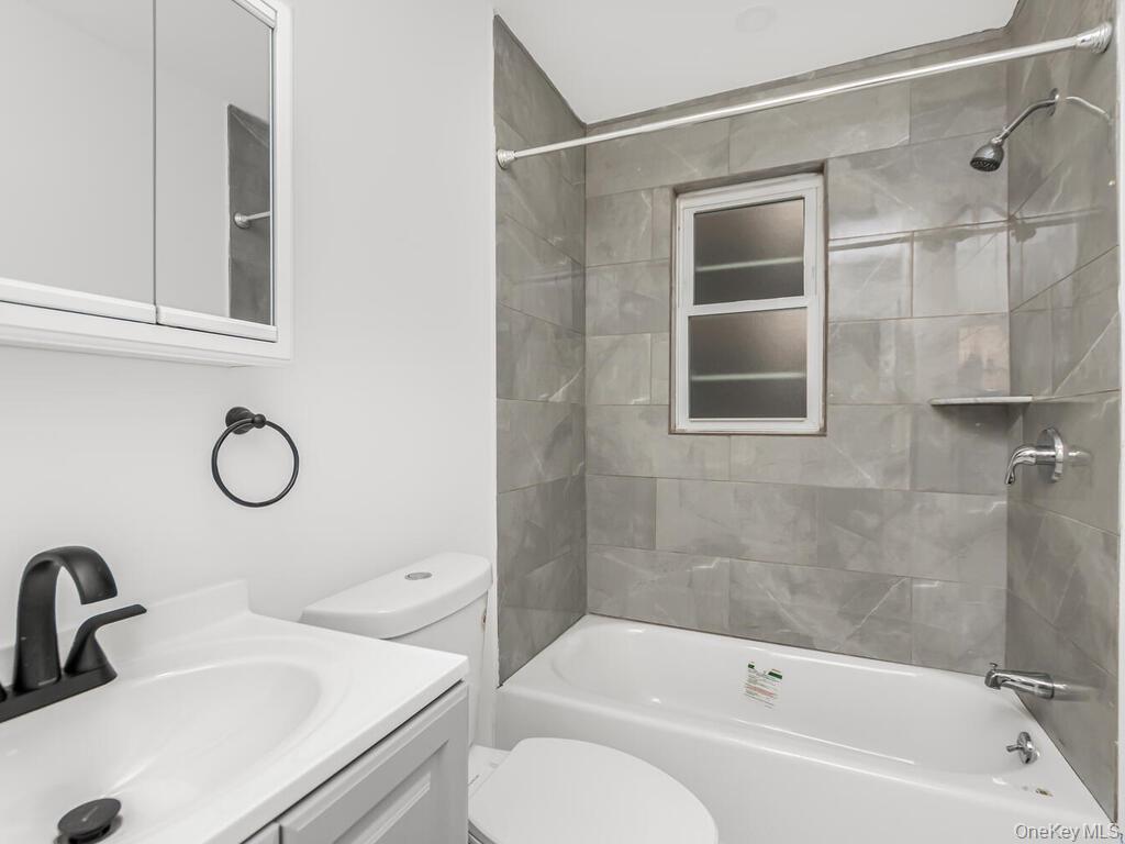 #5 photo, 940 E 212th Street, Bronx , NY 10469